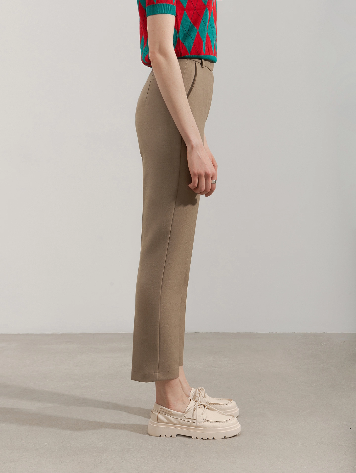 Брюки узкие на высокой талии