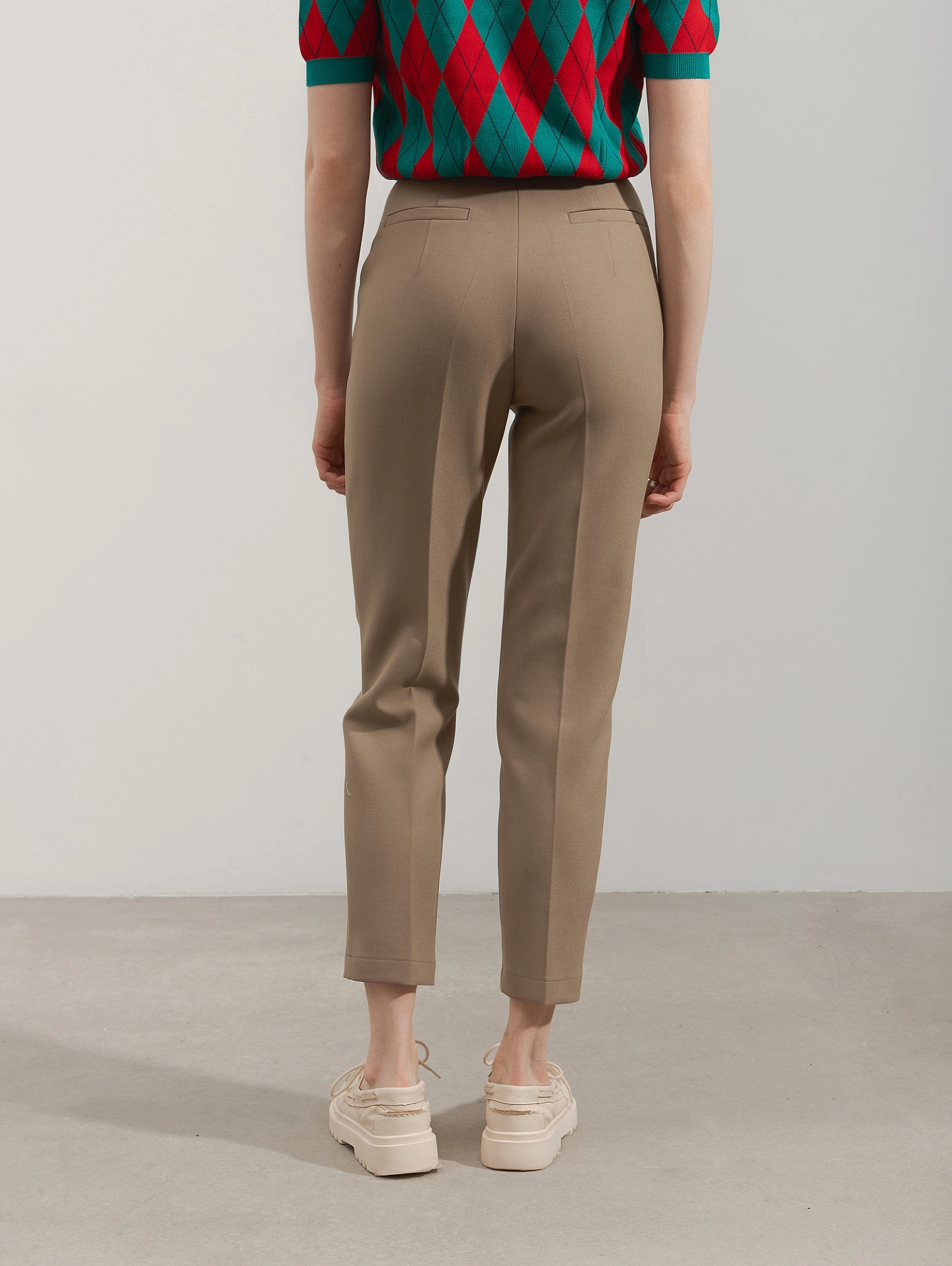 Брюки узкие на высокой талии