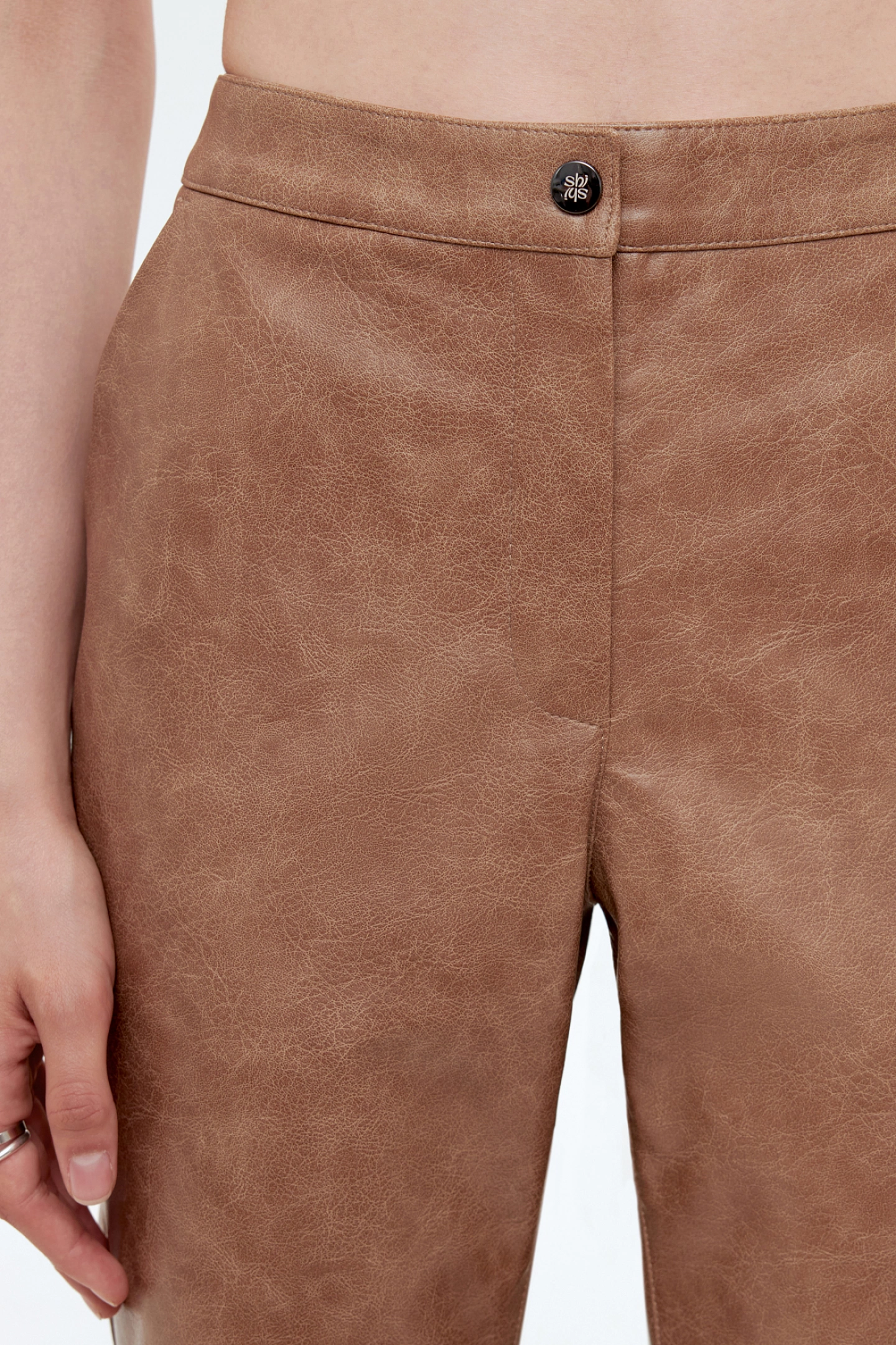 Брюки прямые из эко-кожи