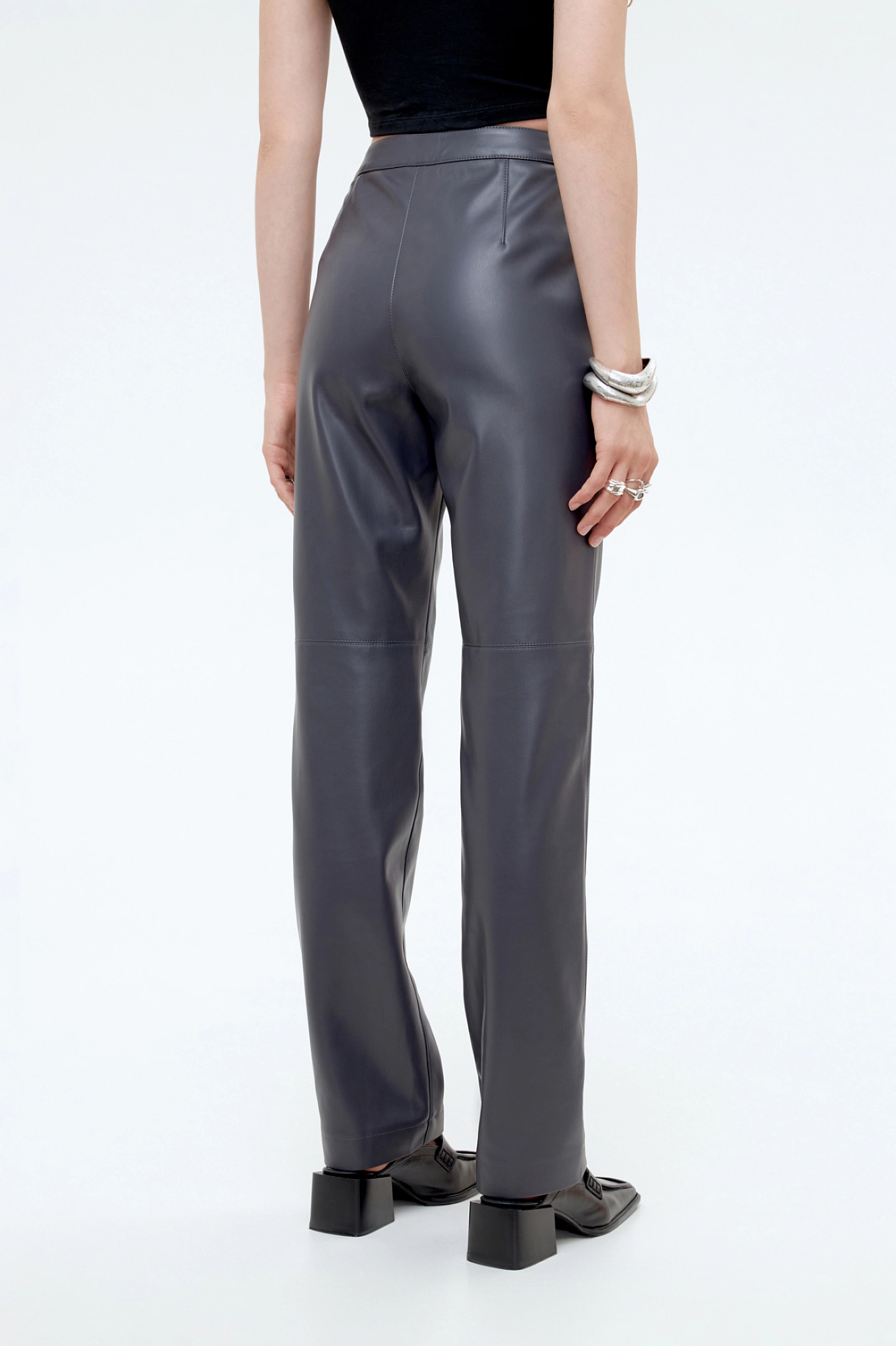 Брюки прямые из эко-кожи