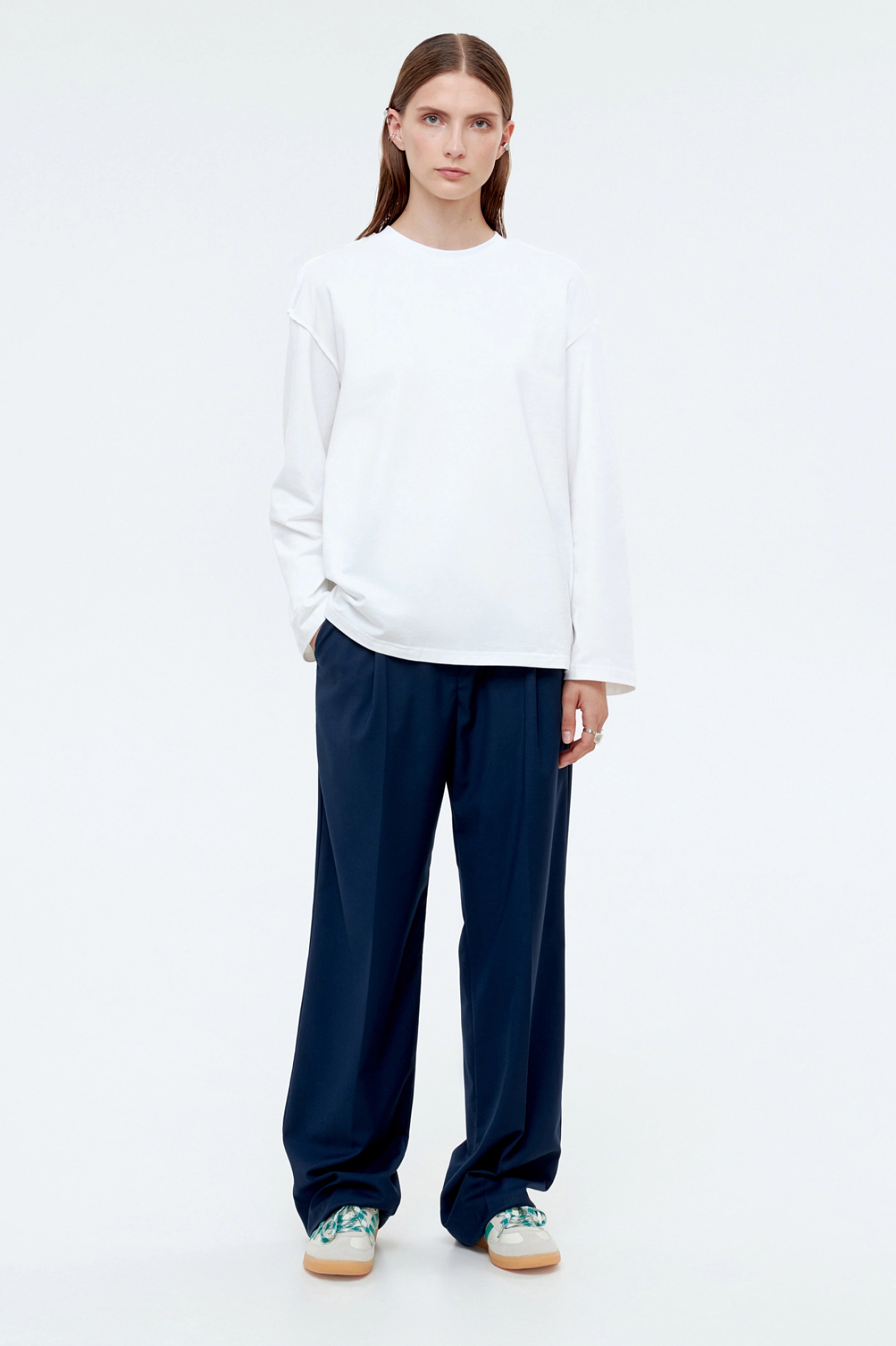 Straight leg pants with a high rise