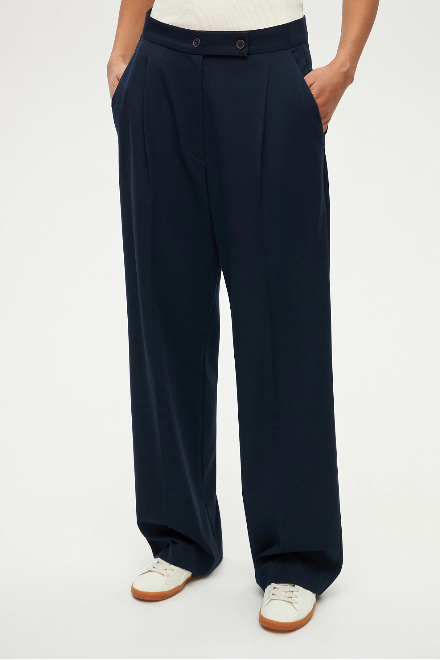 Straight leg pants with a high rise