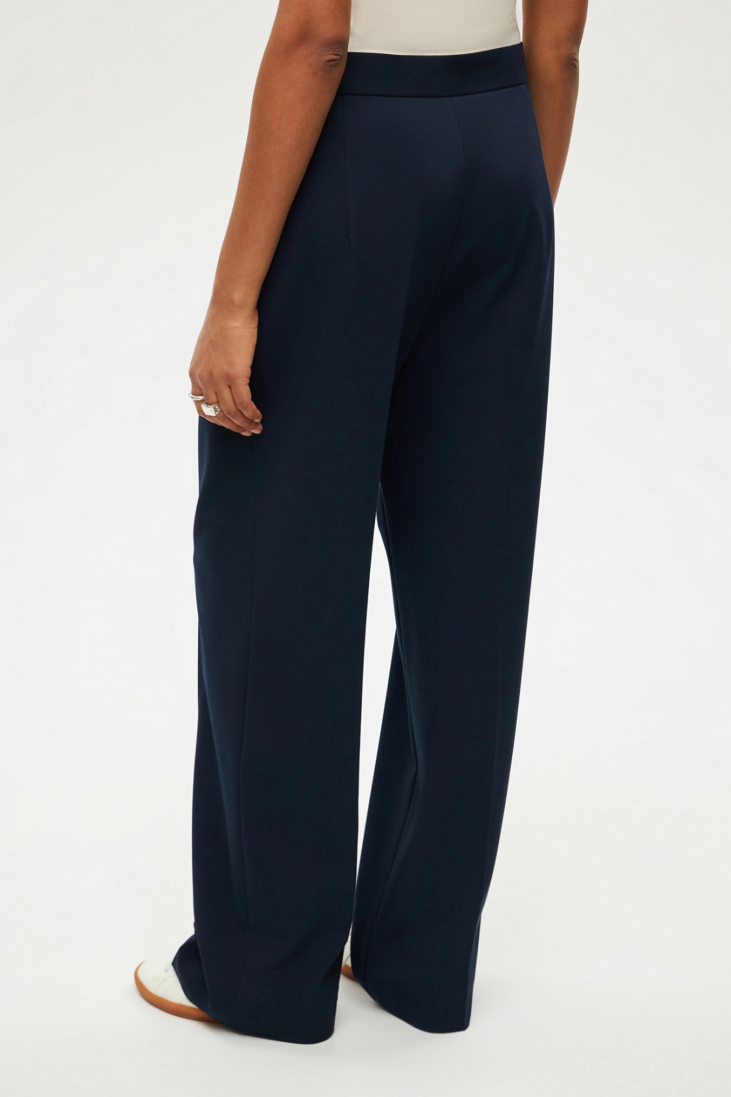 Straight leg pants with a high rise