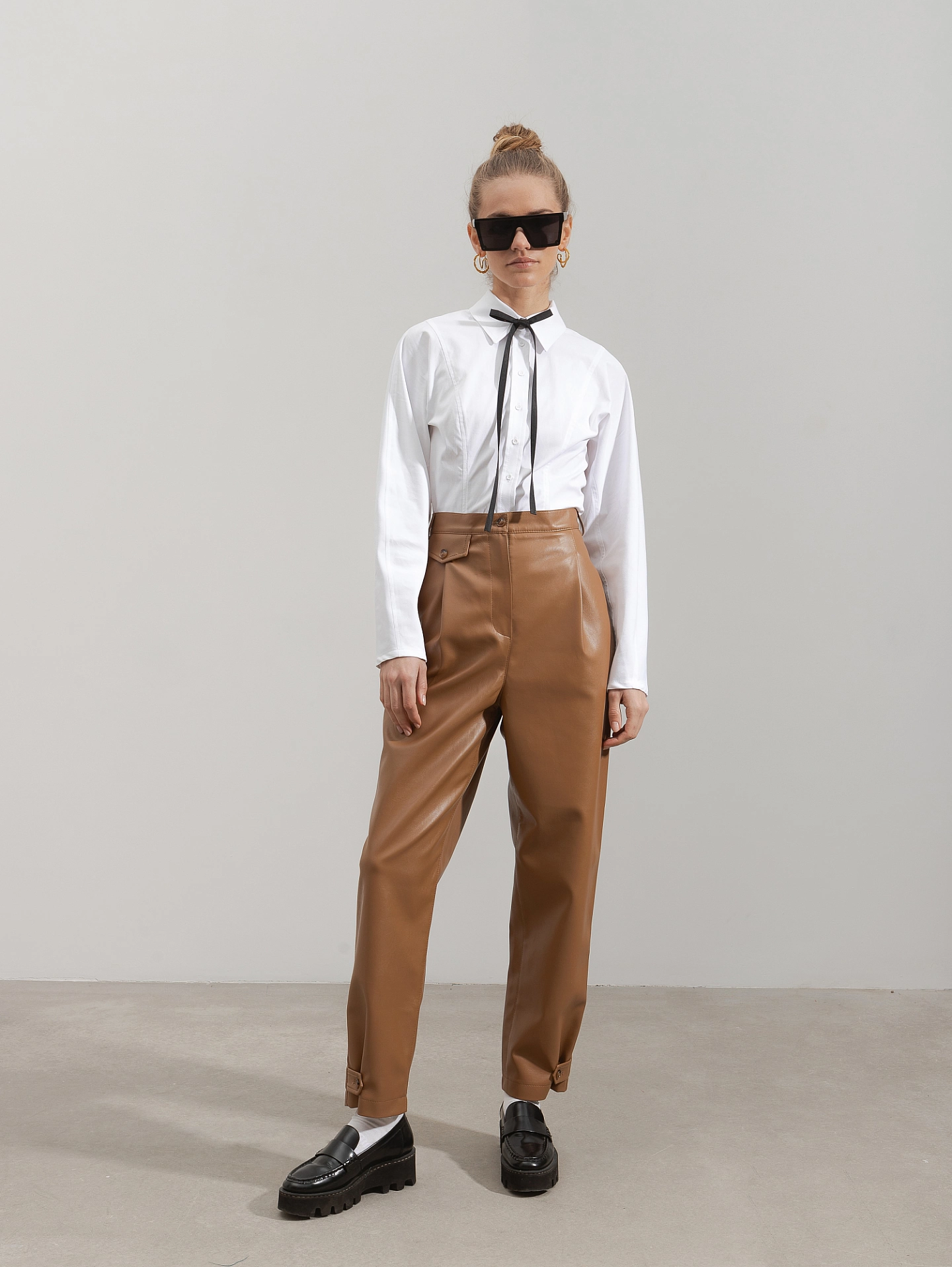 Брюки с пуговицами внизу