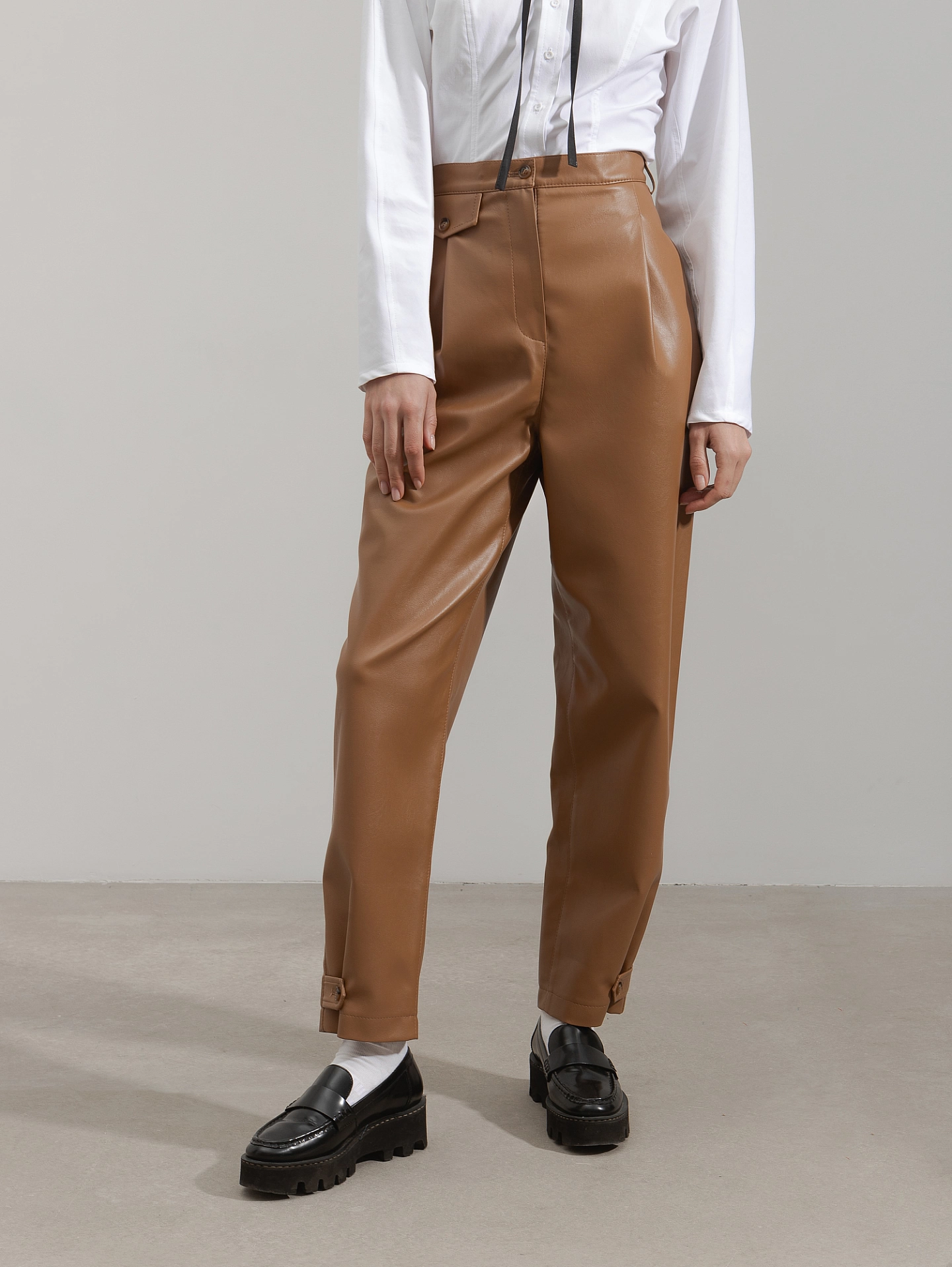 Брюки с пуговицами внизу