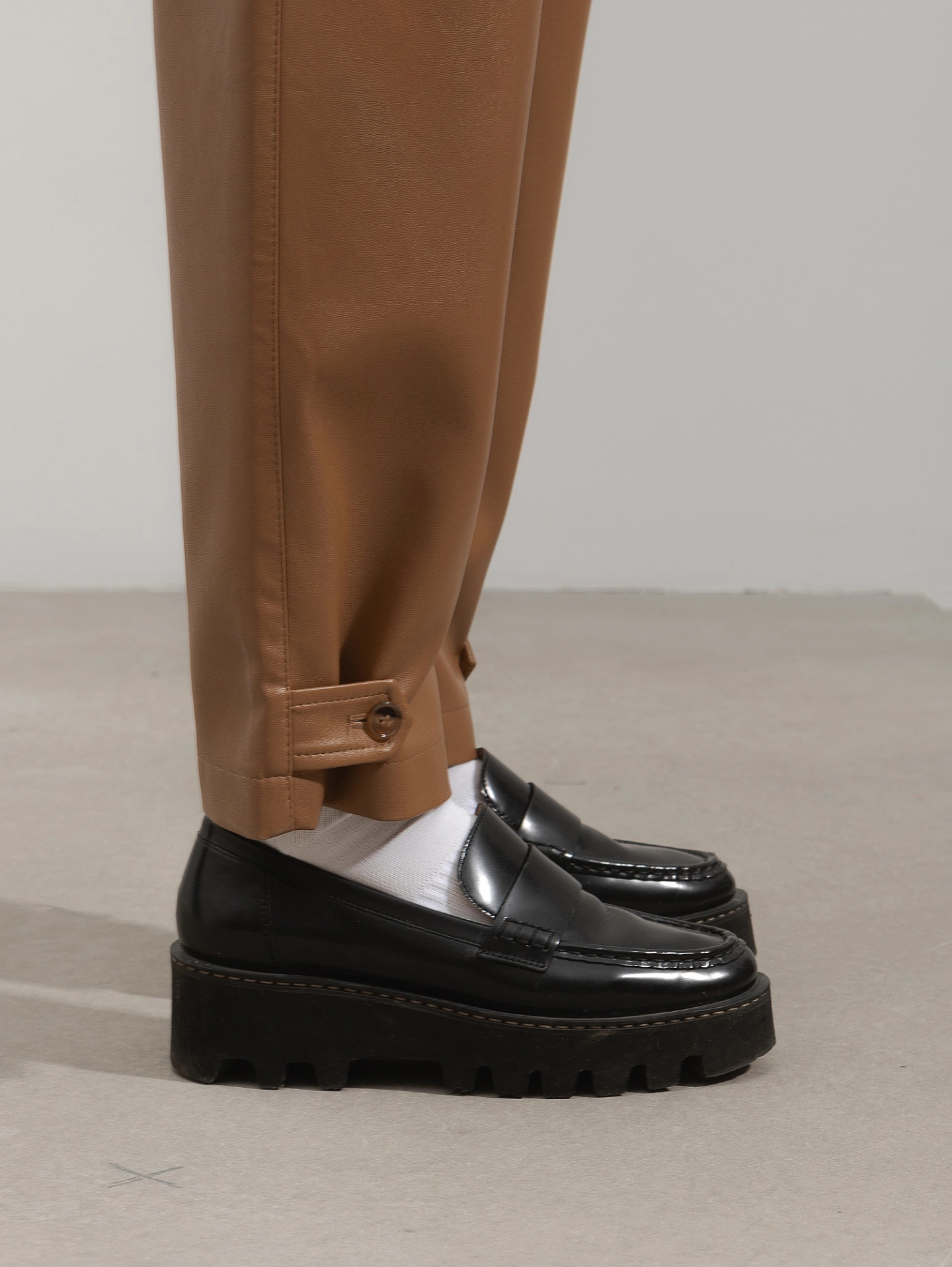 Брюки с пуговицами внизу