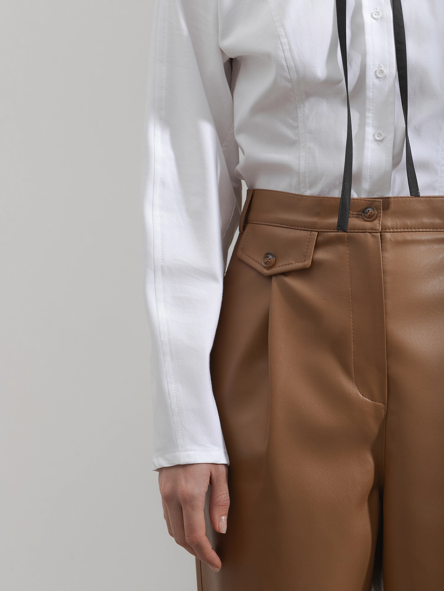 Брюки с пуговицами внизу