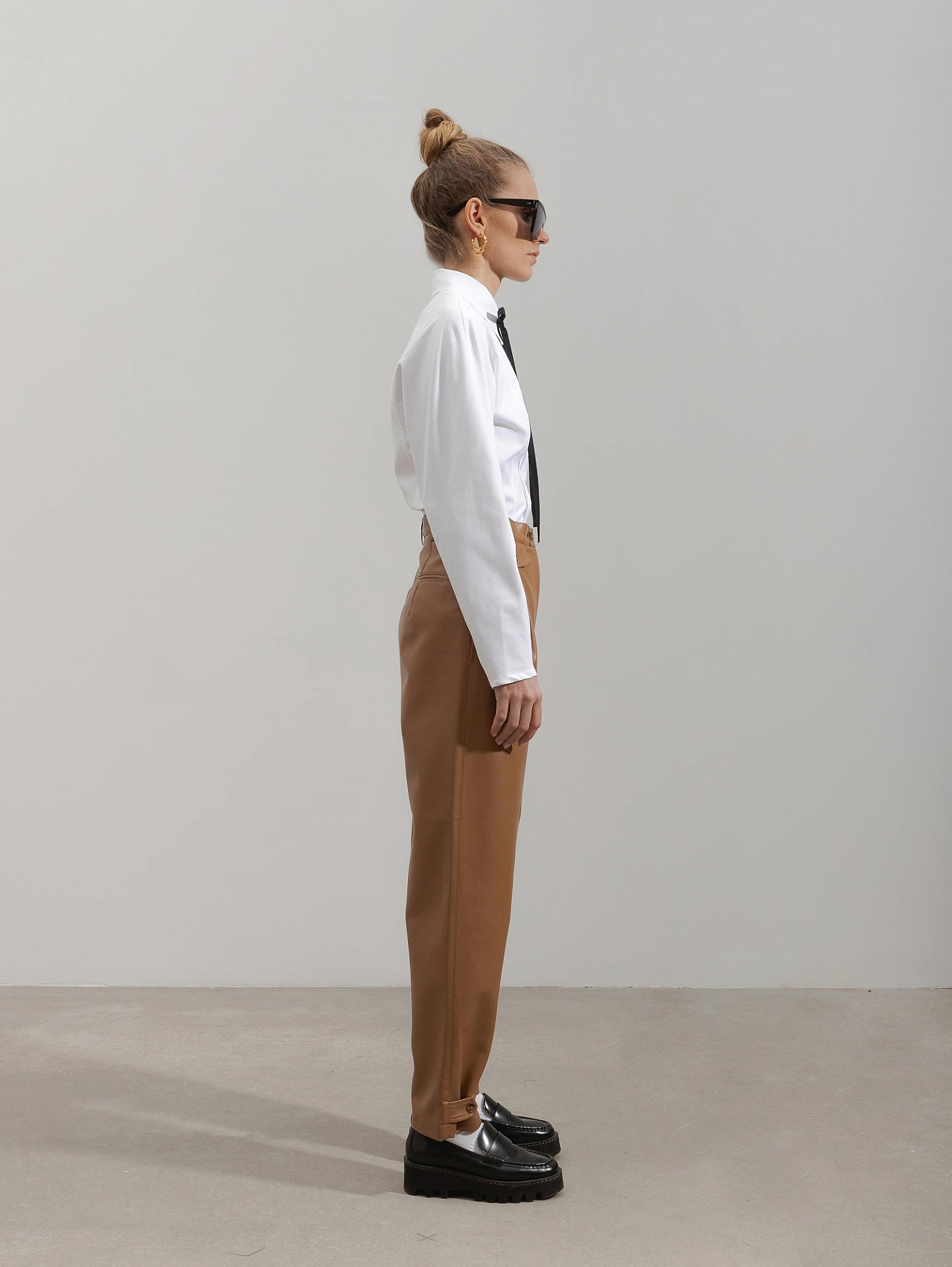 Брюки с пуговицами внизу