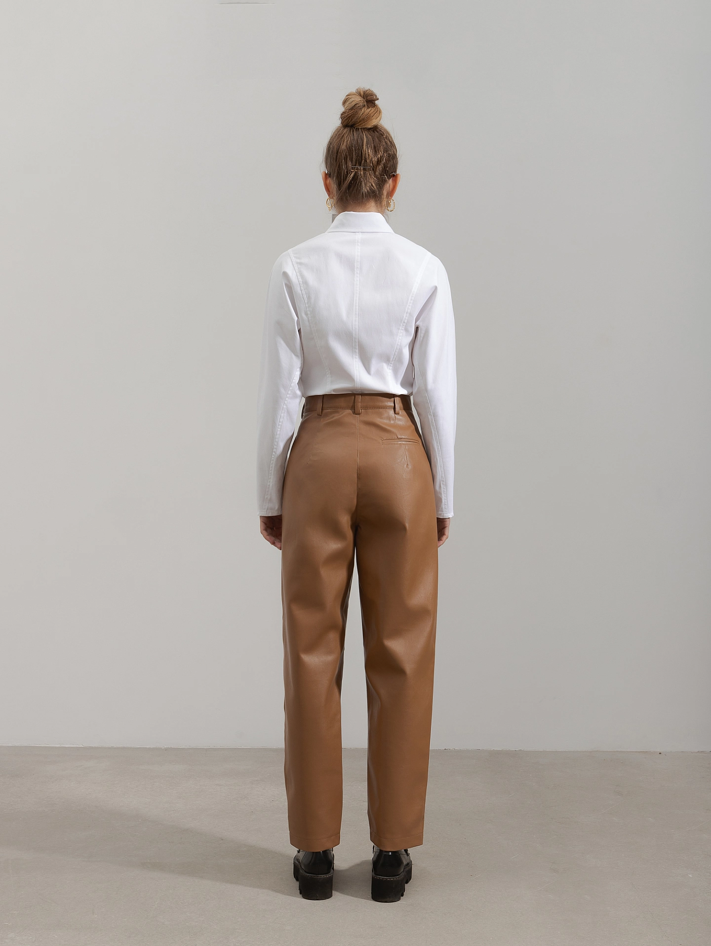 Брюки с пуговицами внизу