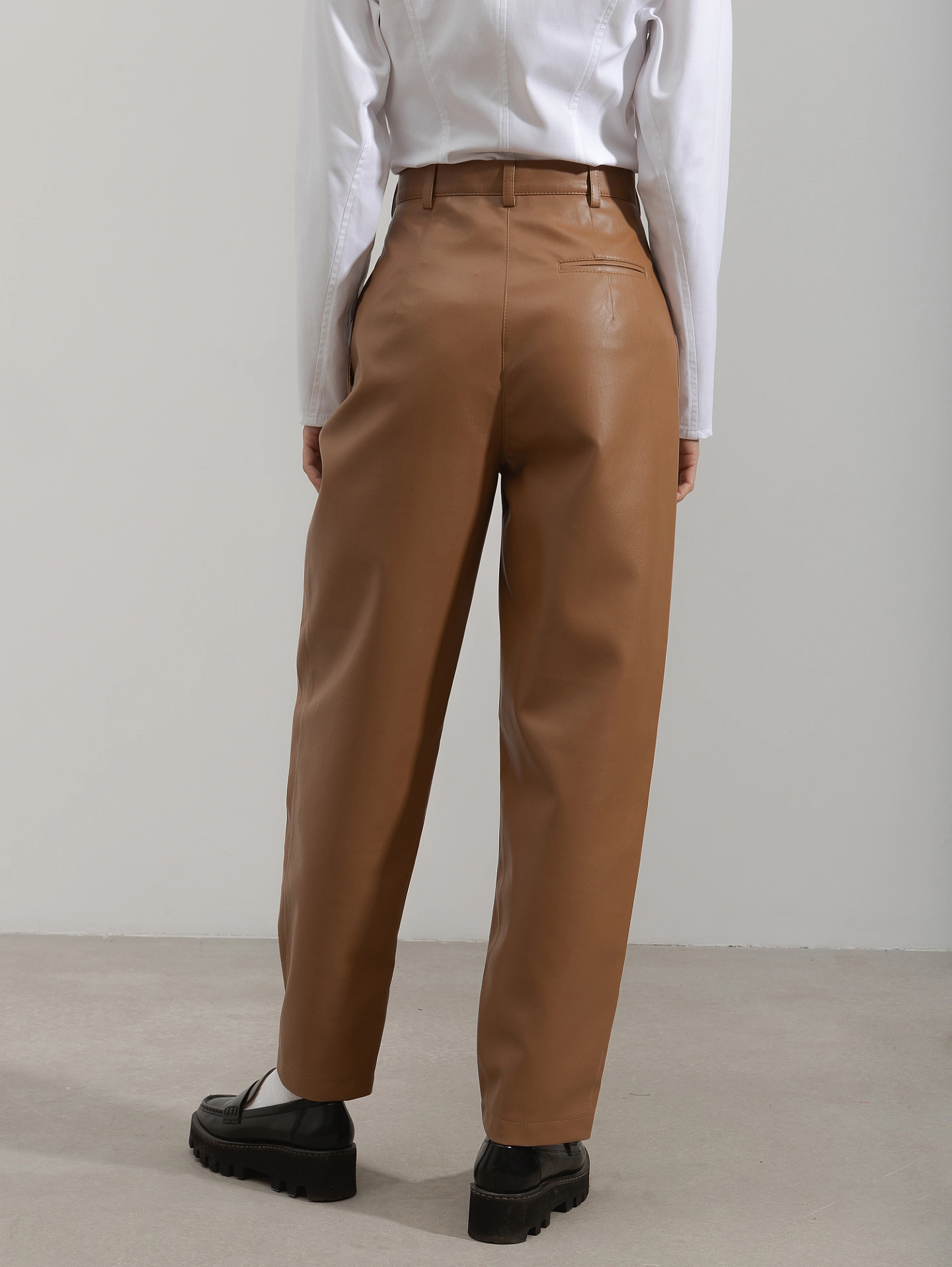 Брюки с пуговицами внизу