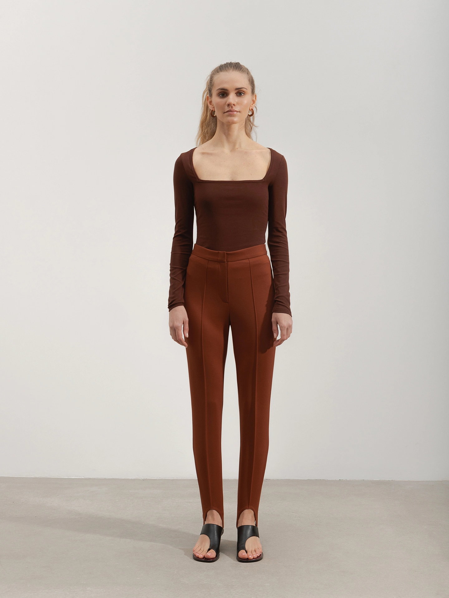 Легинсы со штрипками