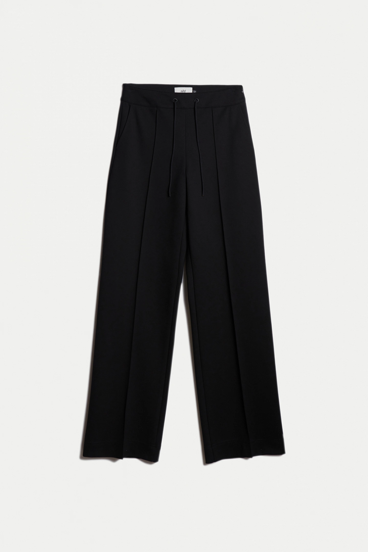 Бомбер на молнии и брюки со стрелками из трикотажа