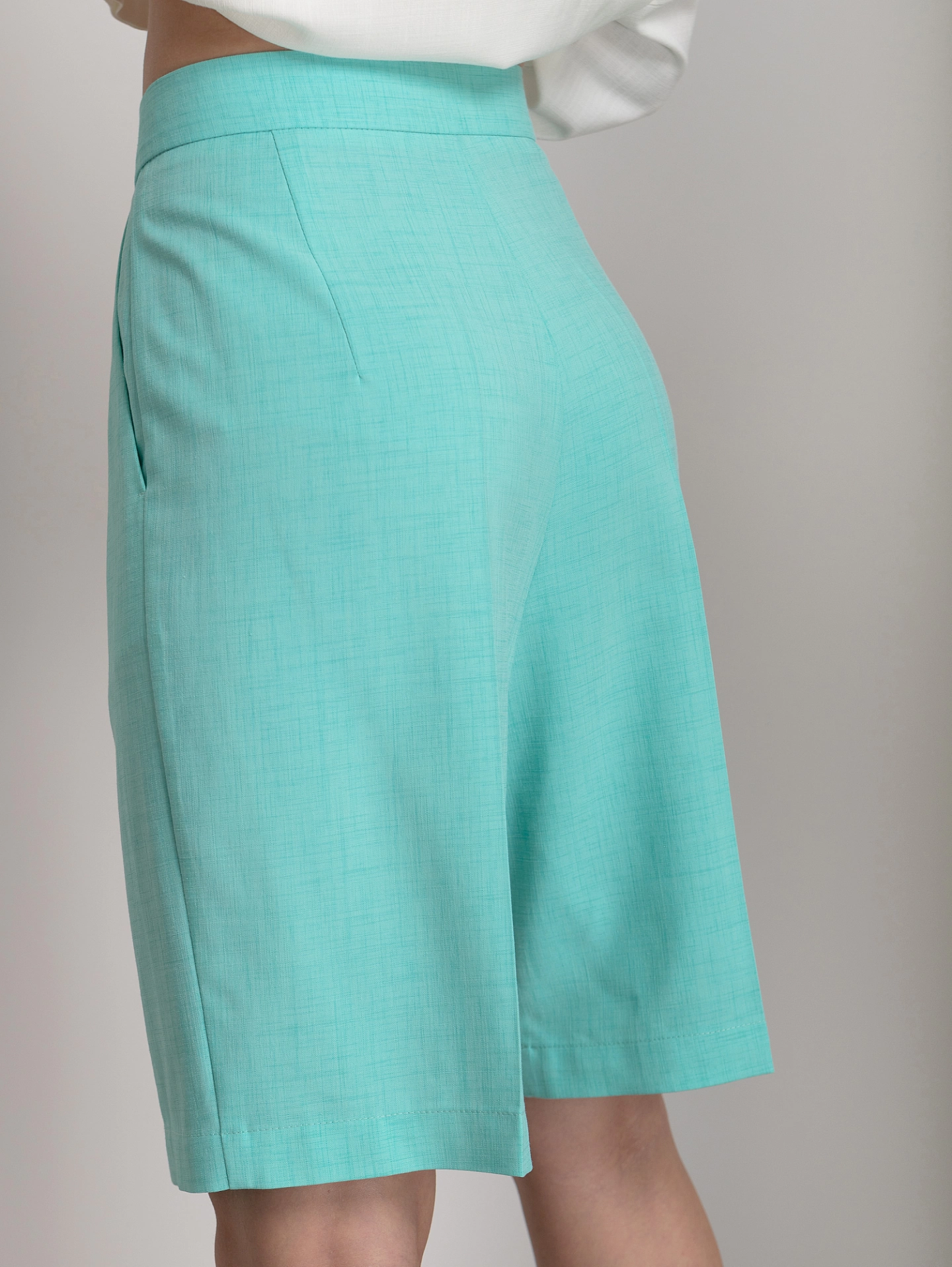 Жакет однобортный свбодной формы и шорты - бермуды классические