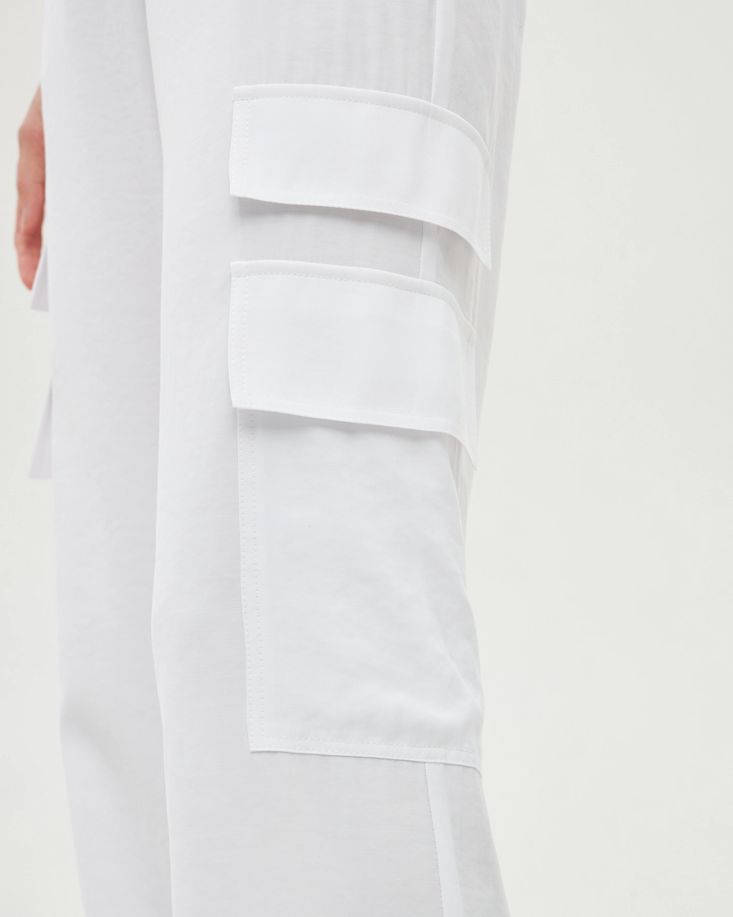 Брюки карго из лёгкой ткани