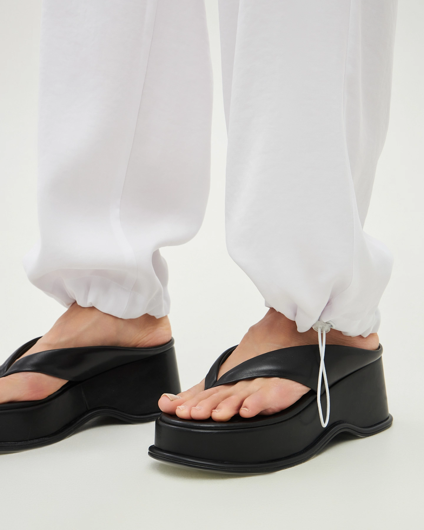 Брюки карго из лёгкой ткани