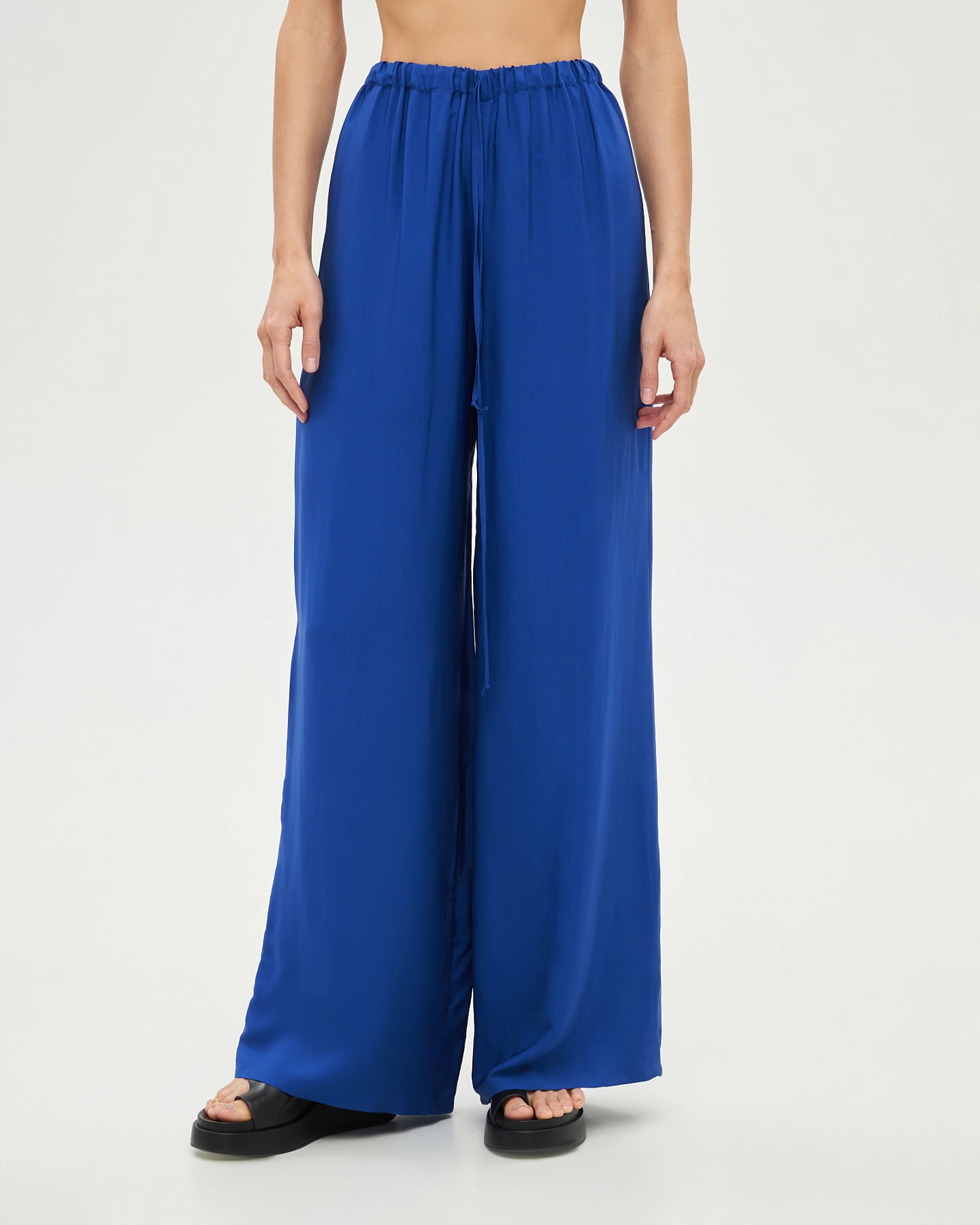 Брюки в пижамном стиле