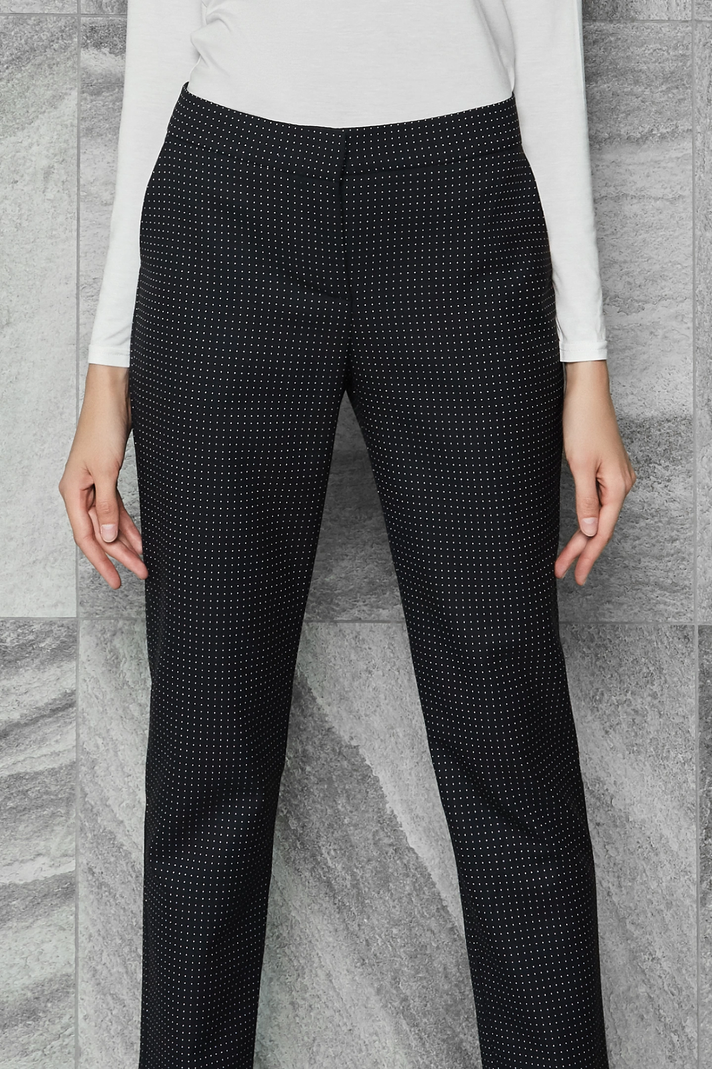 Брюки узкие со средней посадкой