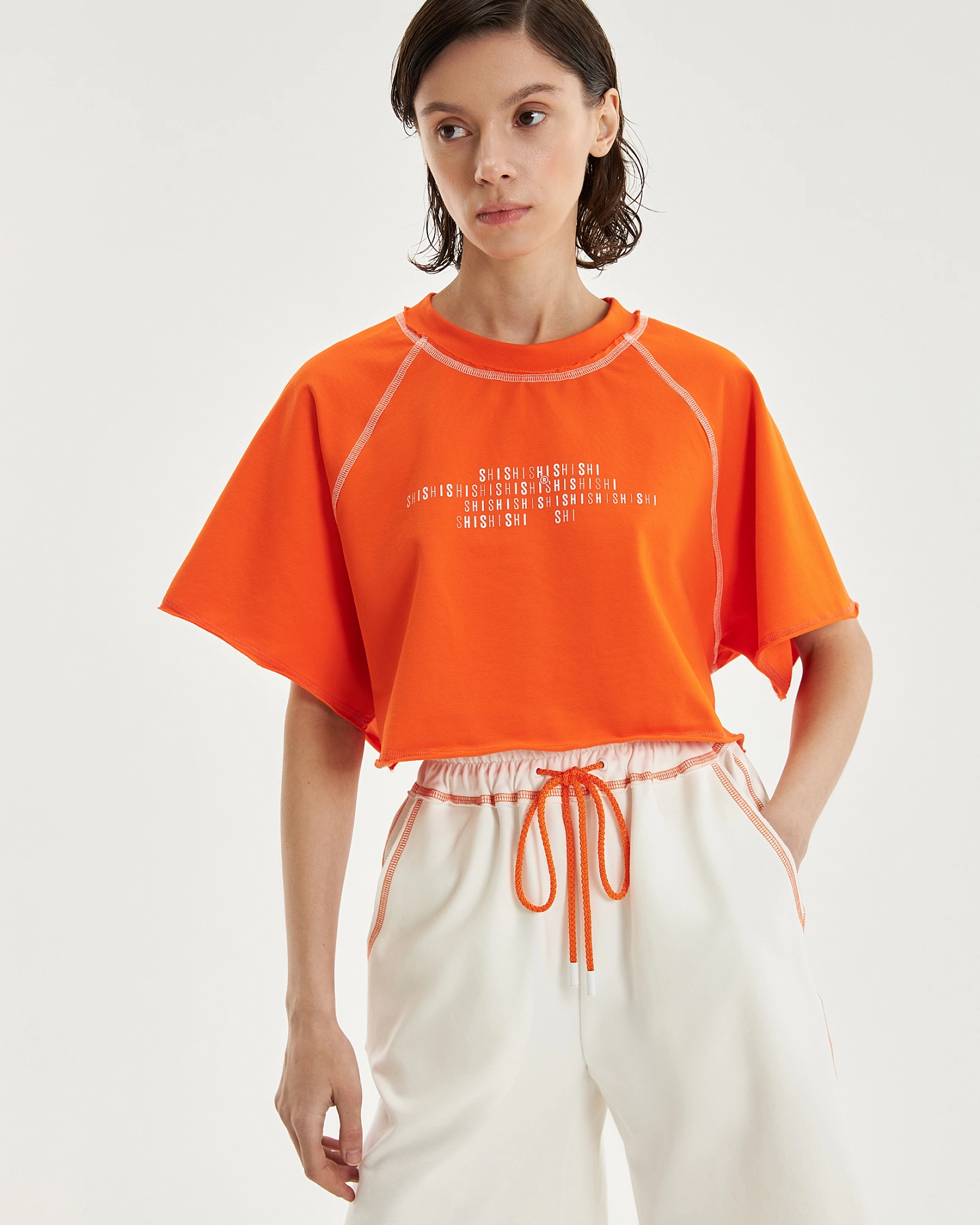 Футболка короткая с рукавом реглан