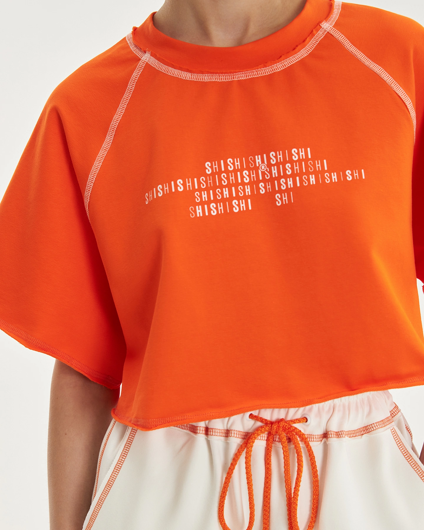 Футболка короткая с рукавом реглан