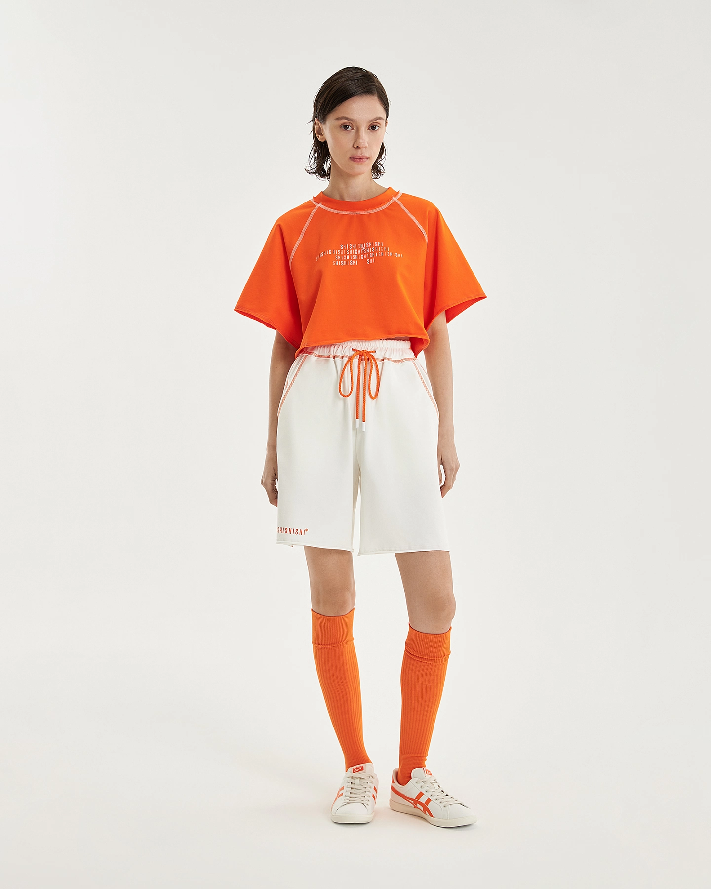 Футболка короткая с рукавом реглан