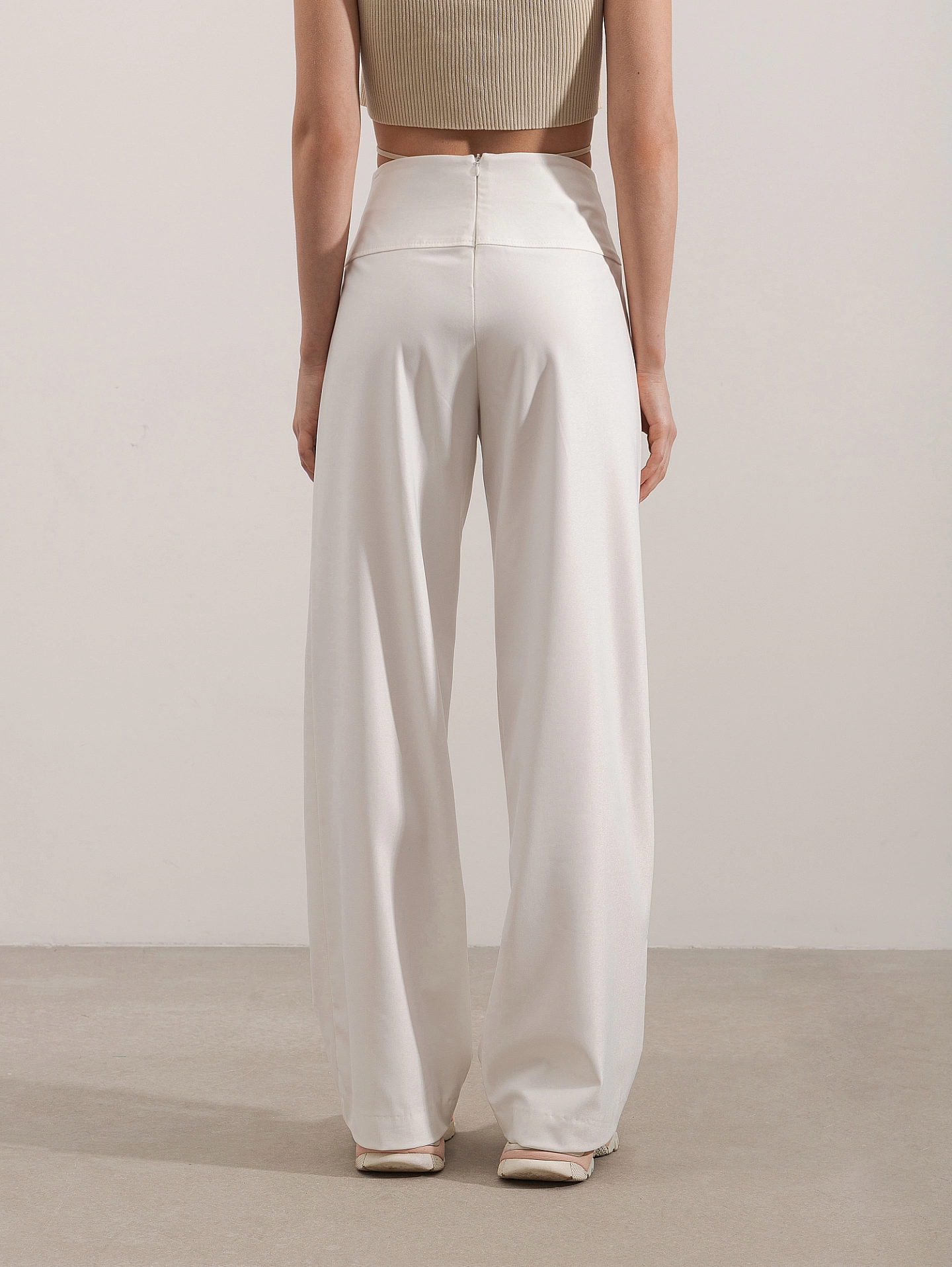 Брюки с хлястами