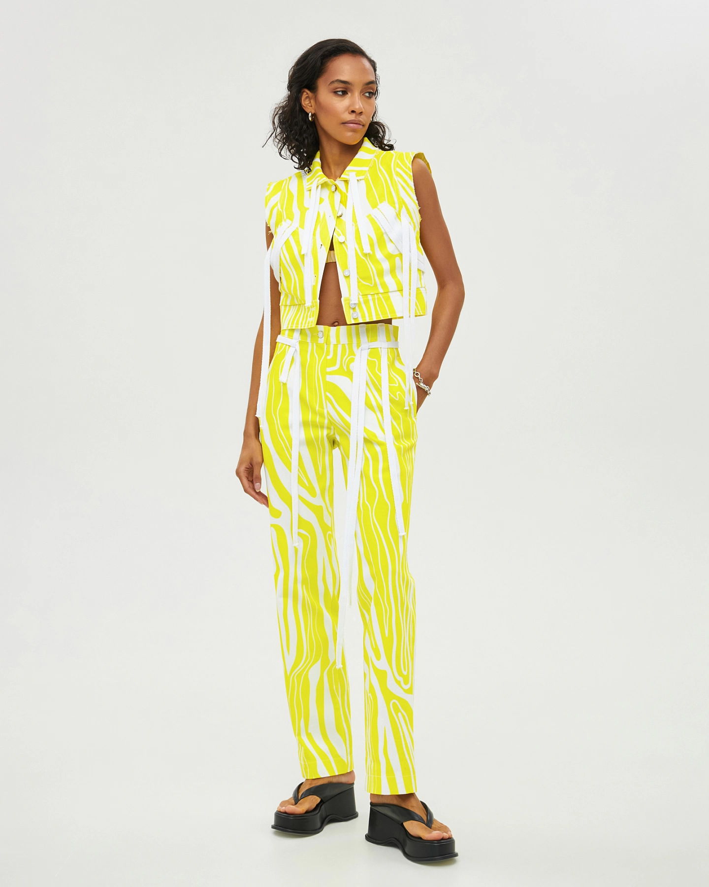 Straight pants with straps