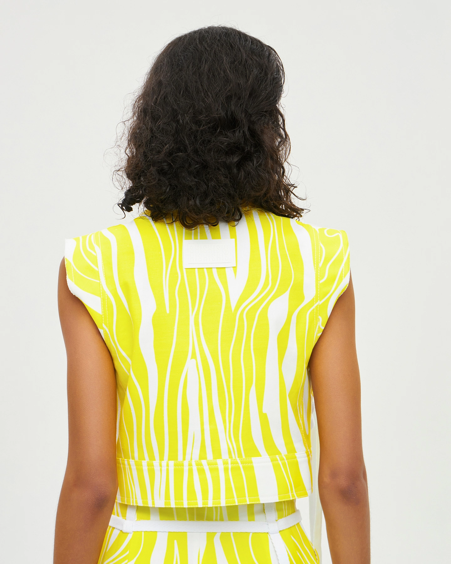 Жилет короткий с лентами