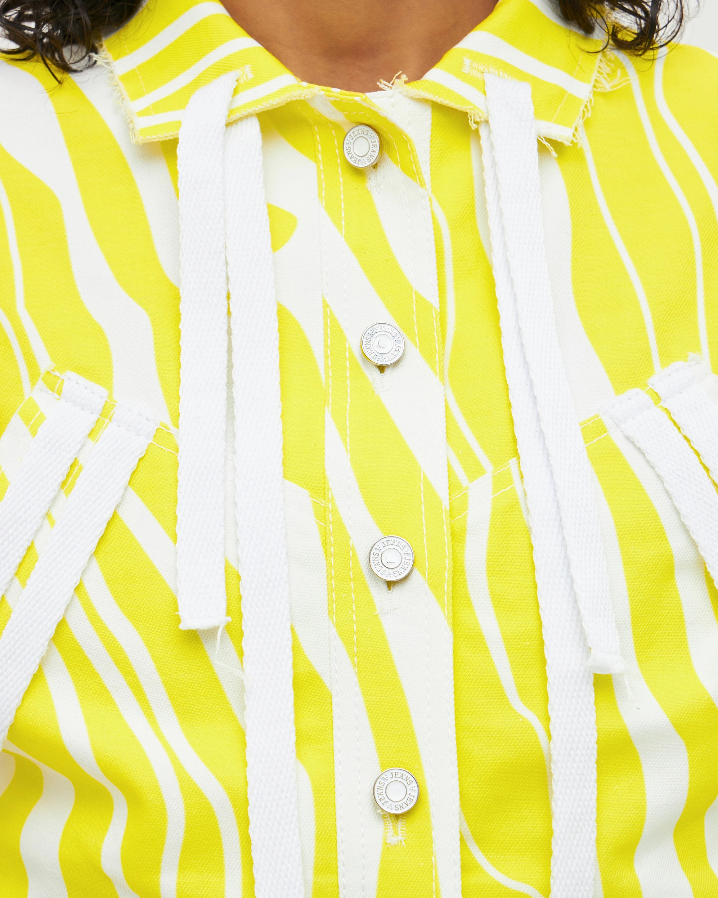 Жилет короткий с лентами