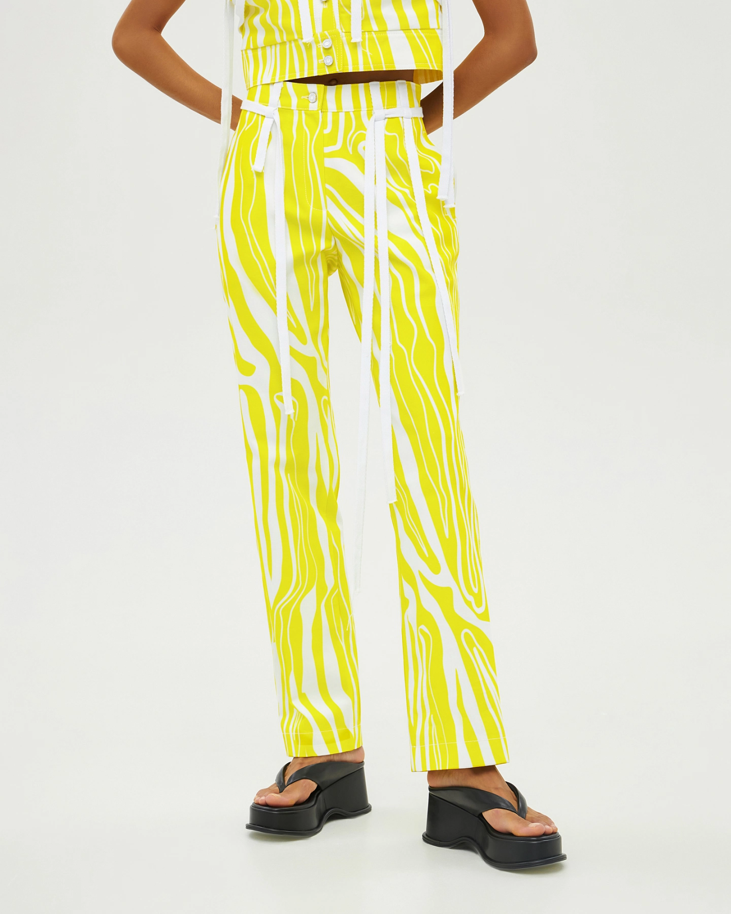 Straight pants with straps