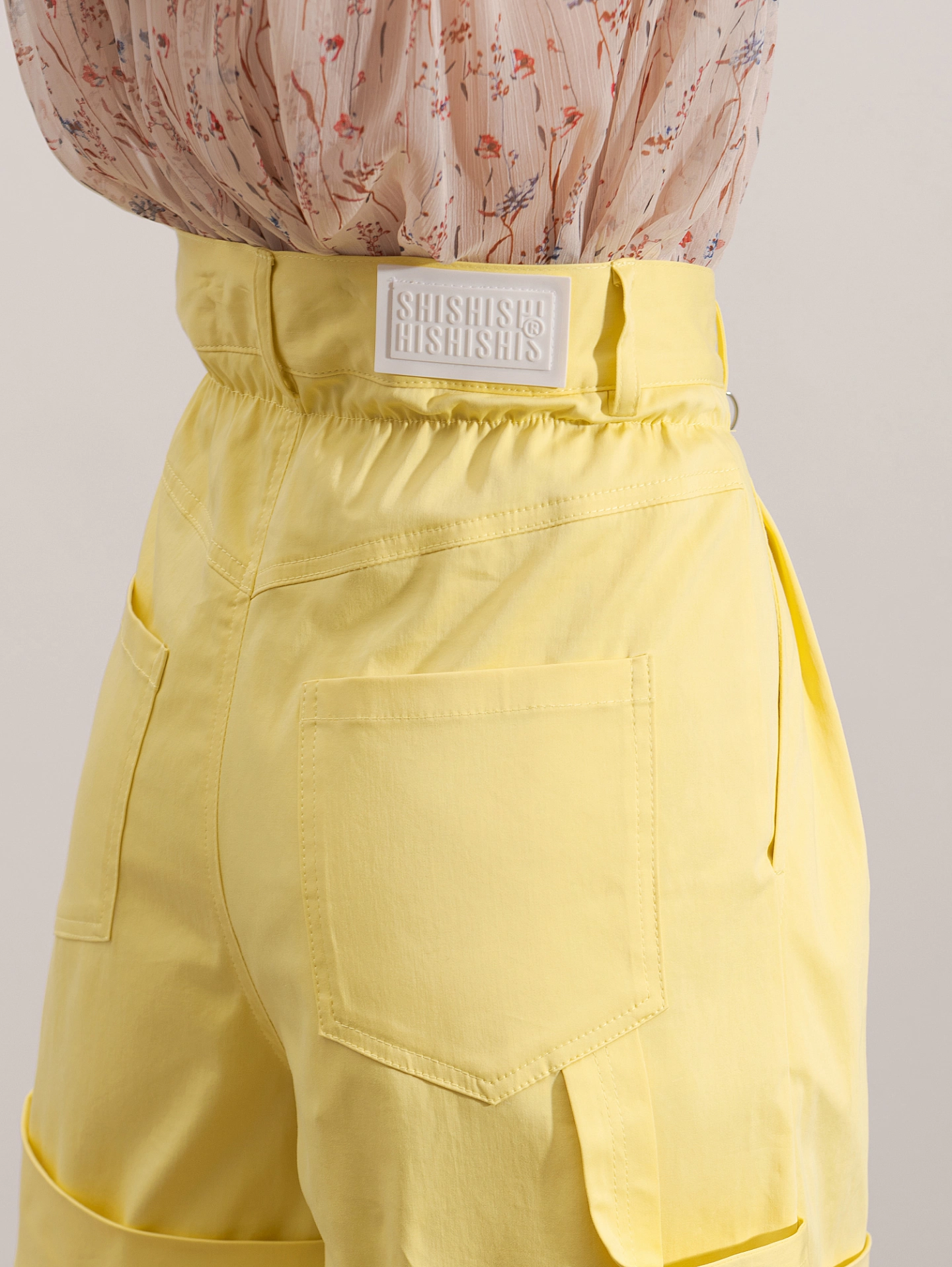 Блейзер прямого силуэта и шорты - сафари с высокой посадкой