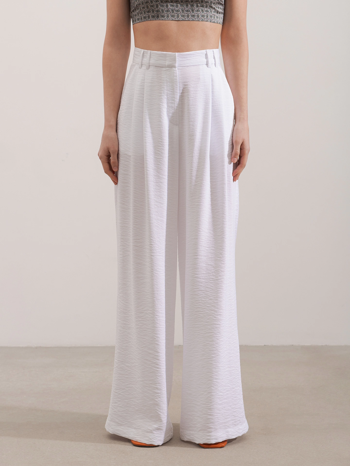 Брюки с двумя складками