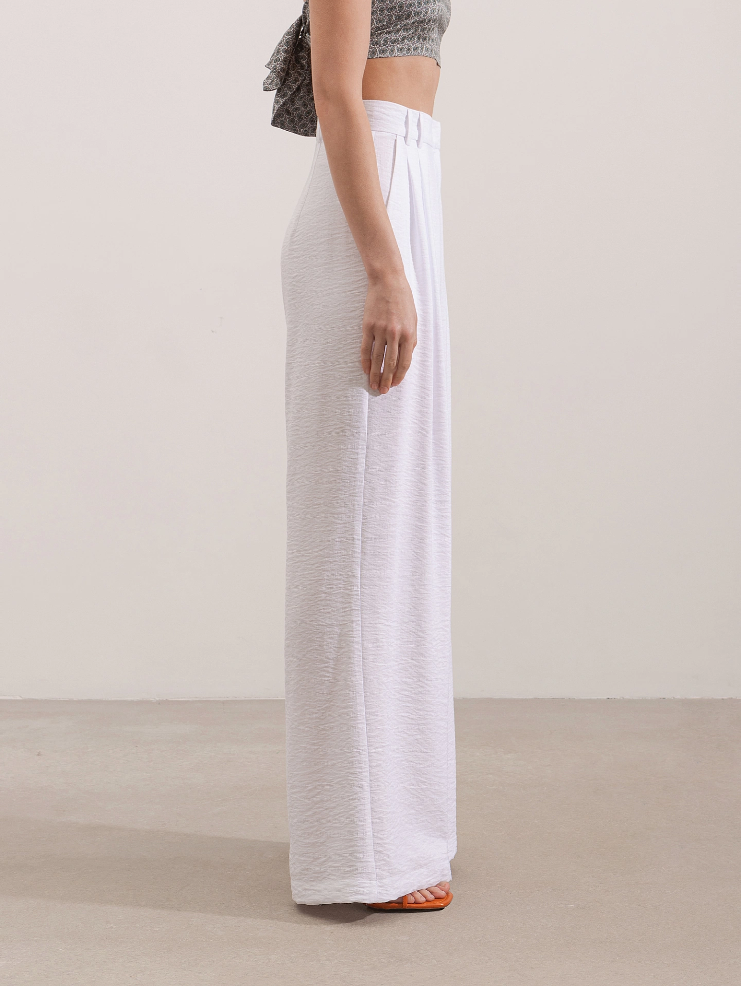 Брюки с двумя складками