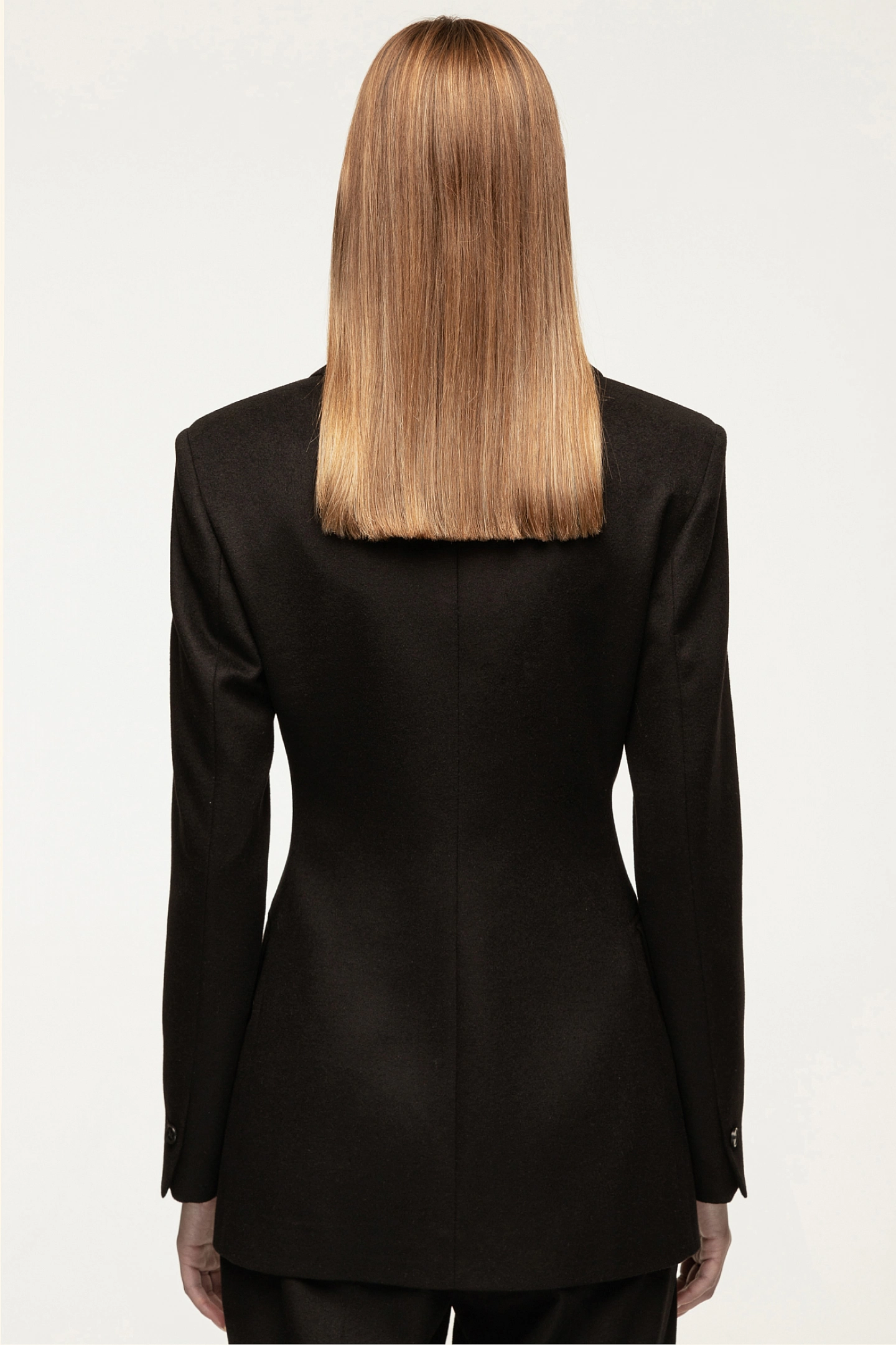 Жакет приталенный с увеличенным плечом