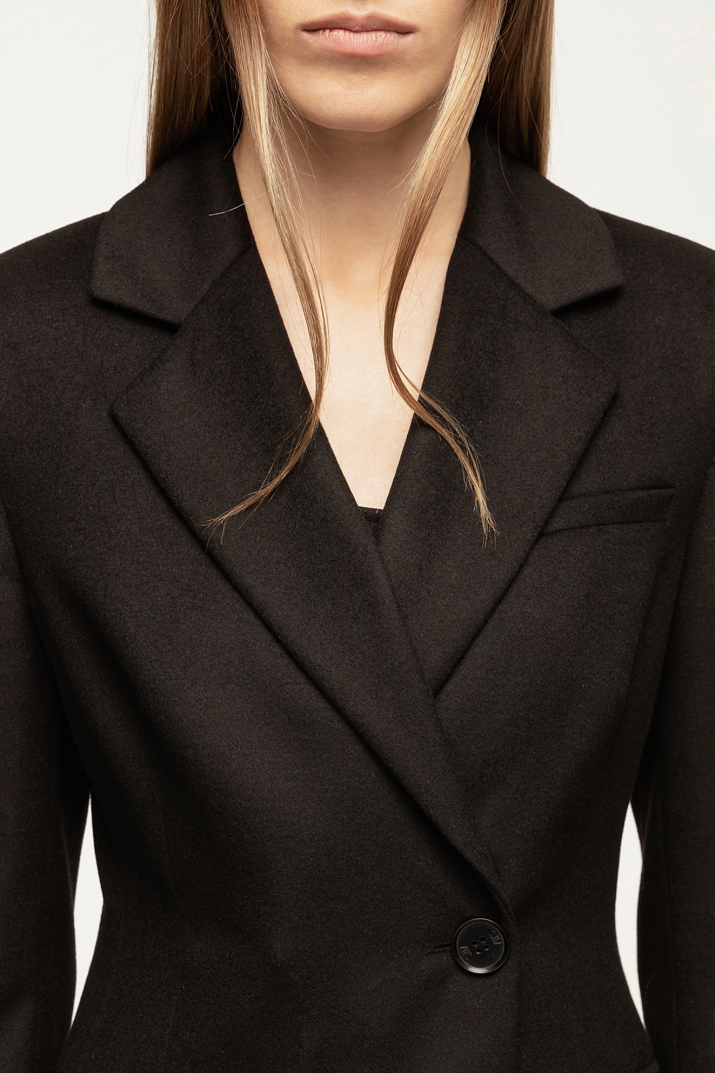 Жакет приталенный с увеличенным плечом