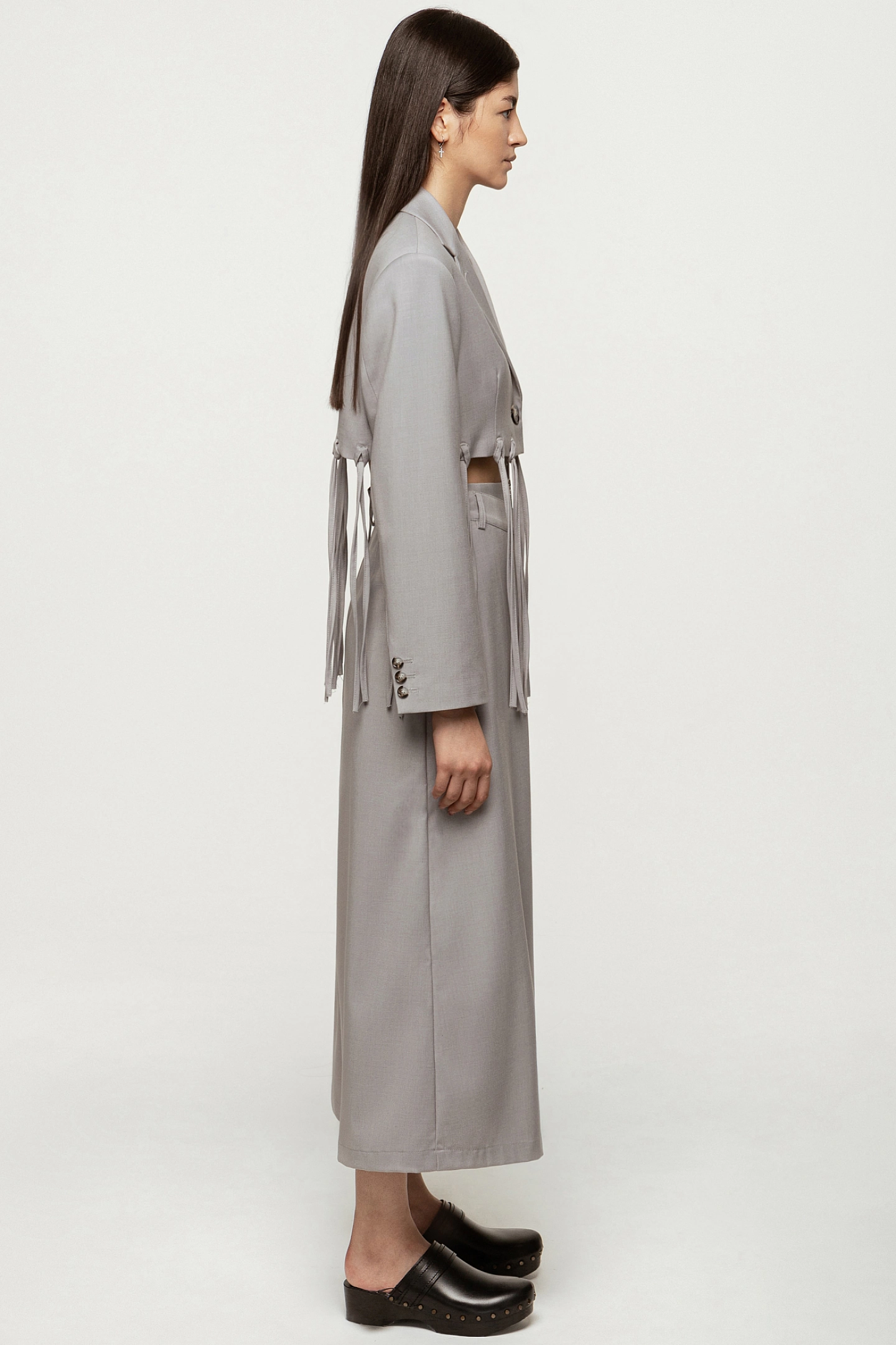 Жакет укороченный с завязками и юбка двухслойная