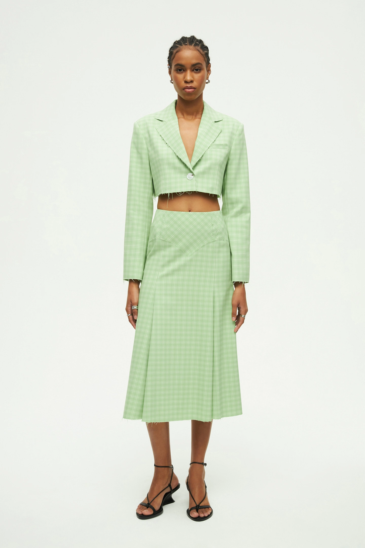 Short jacket with cut