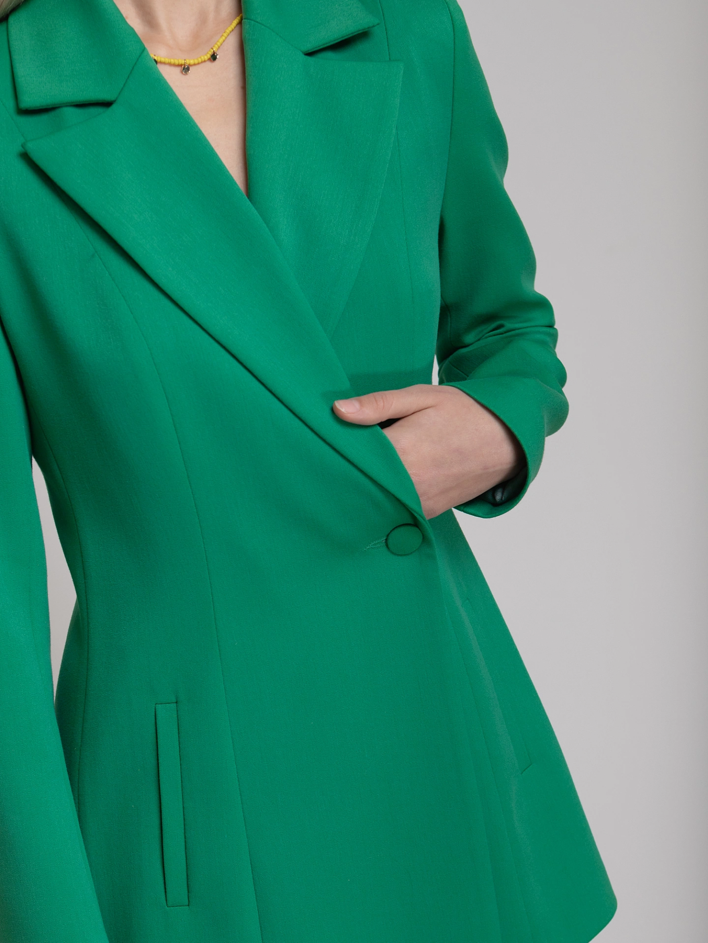 Жакет песочные часы и брюки узкие на высокой талии