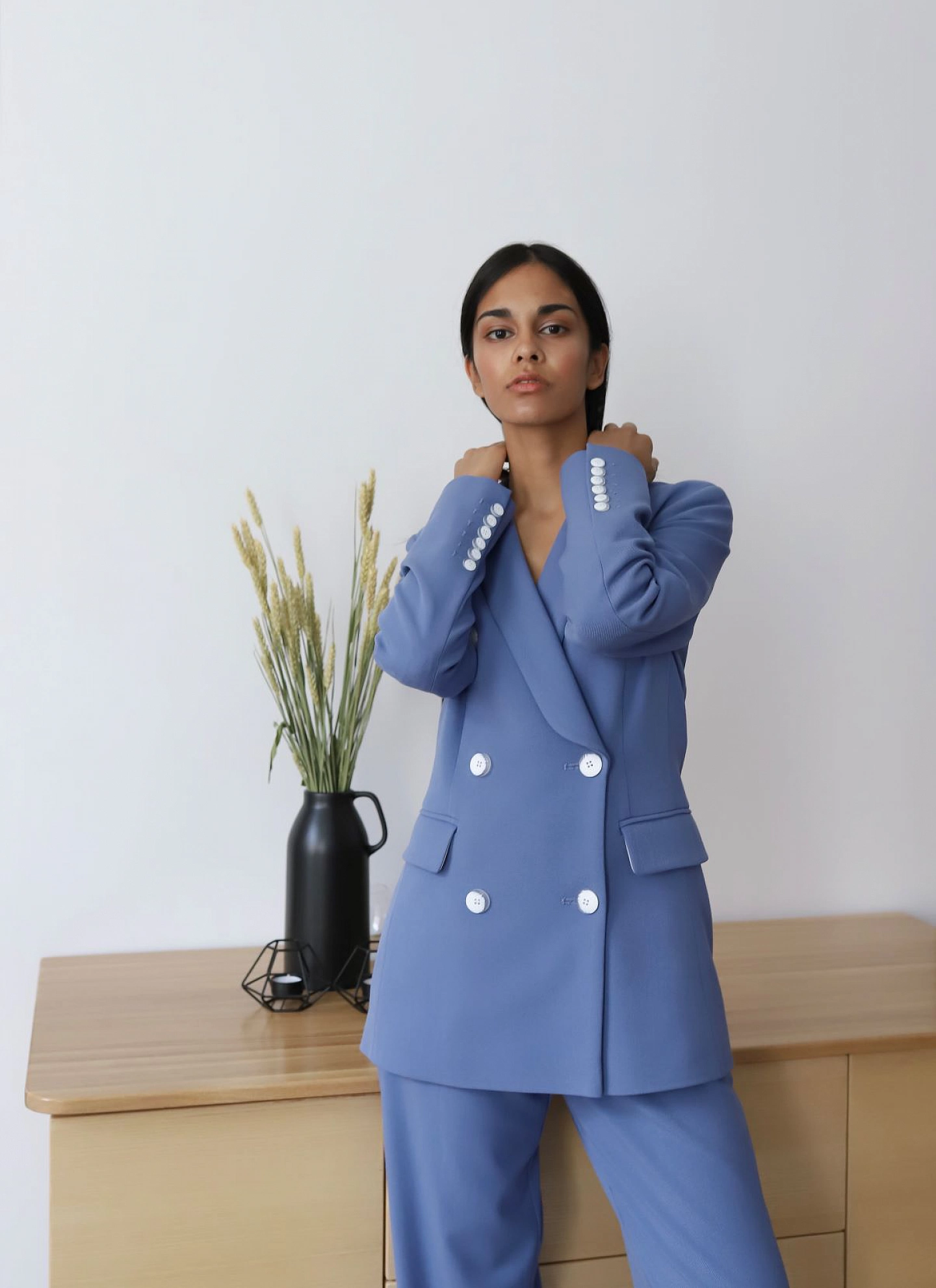 Жакет двубортный с воротником шаль и брюки-трубы