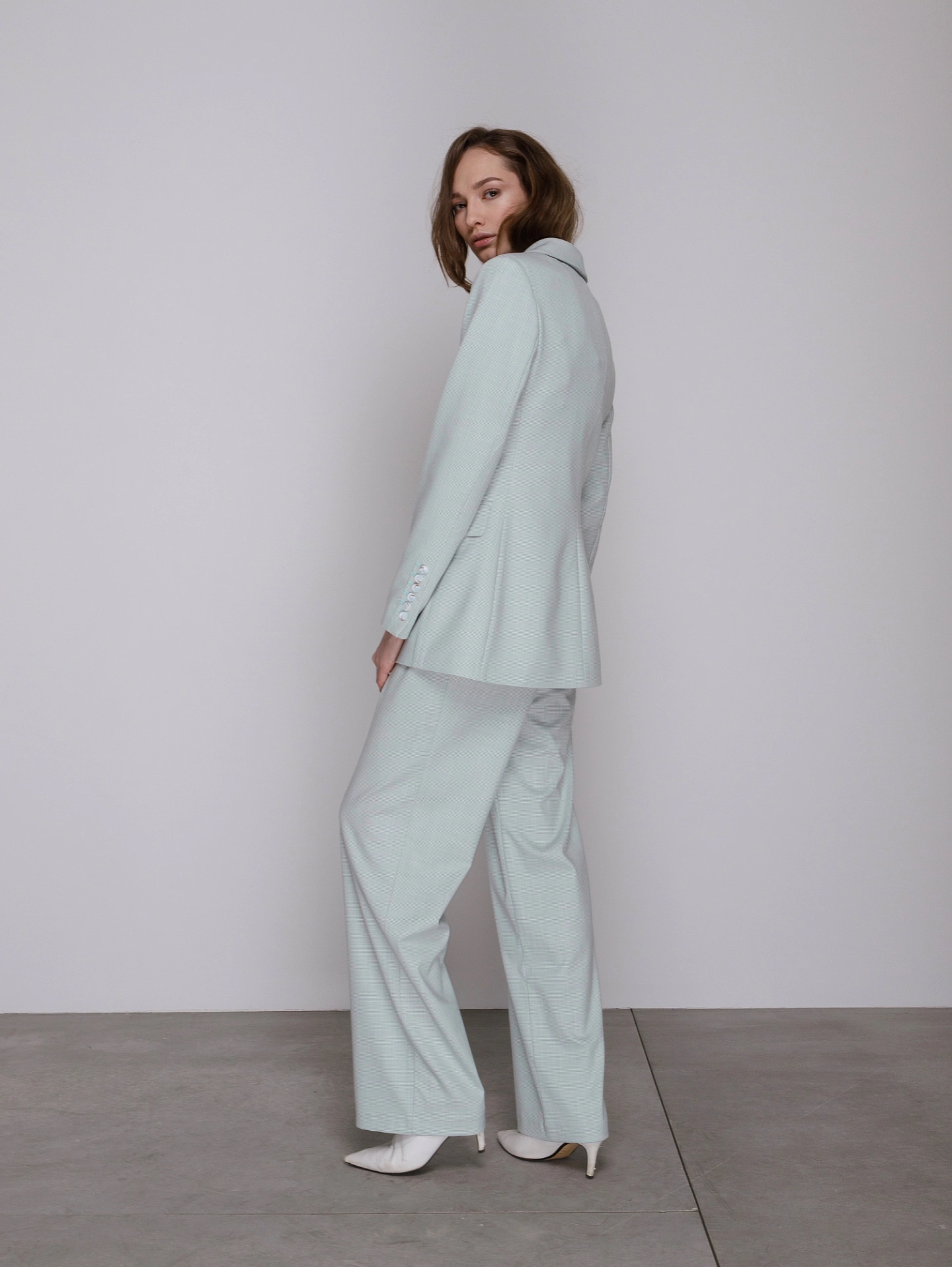 Жакет двубортный с воротником шаль и брюки - трубы