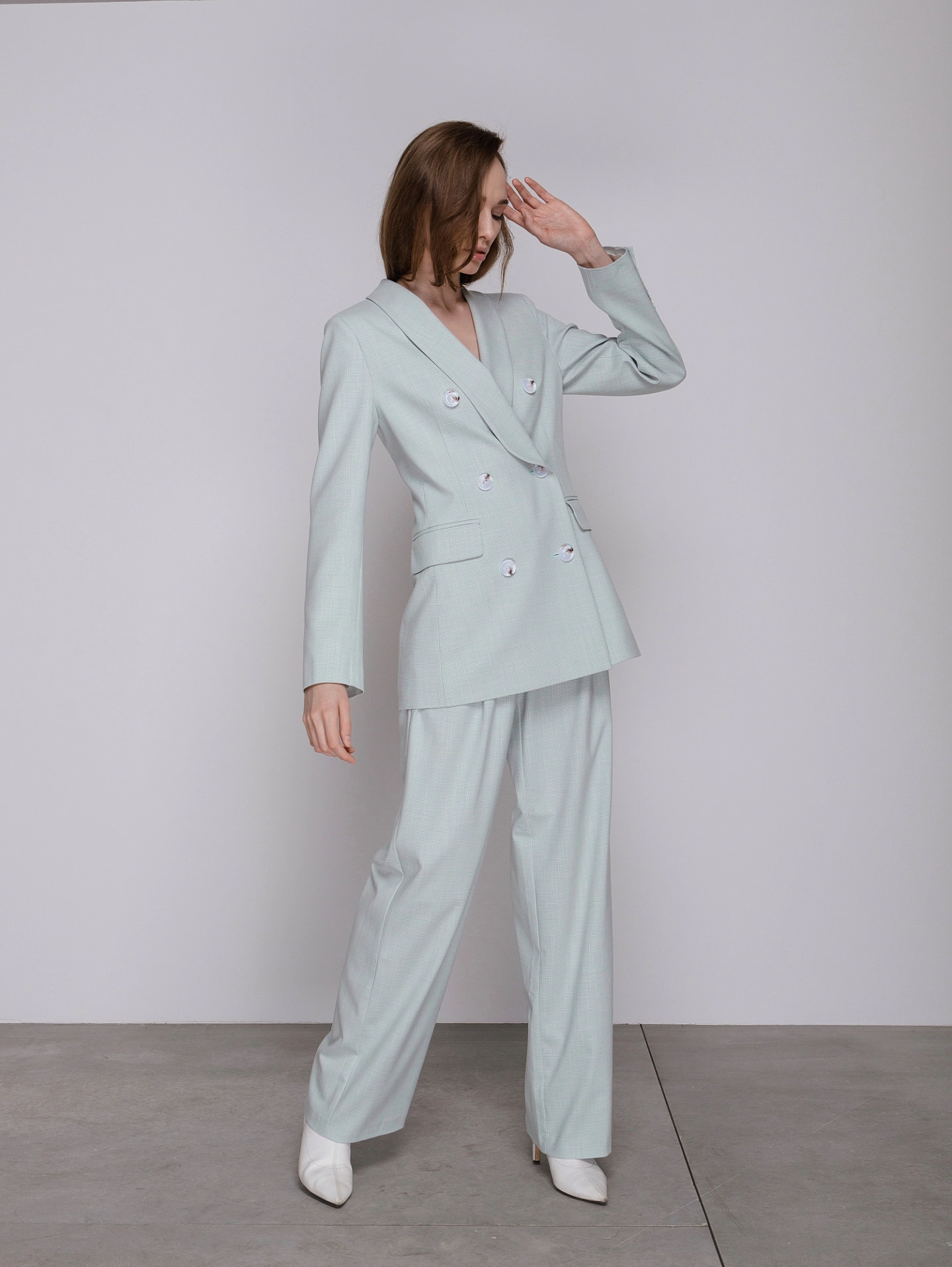 Жакет двубортный с воротником шаль и брюки - трубы