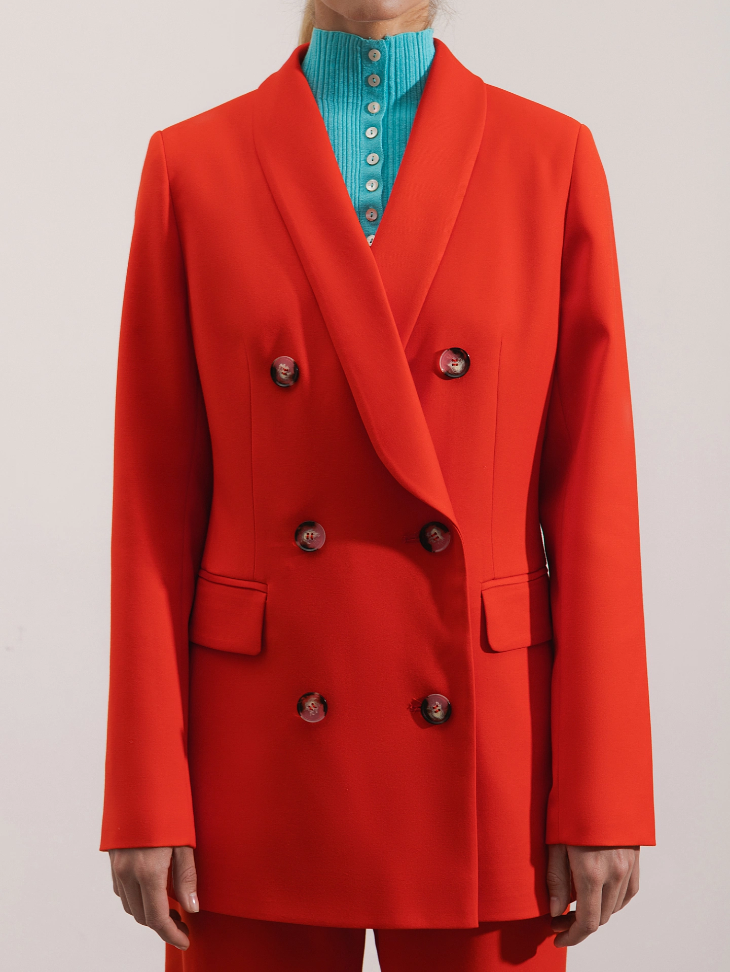 Жакет двубортный с воротником шаль и брюки - трубы