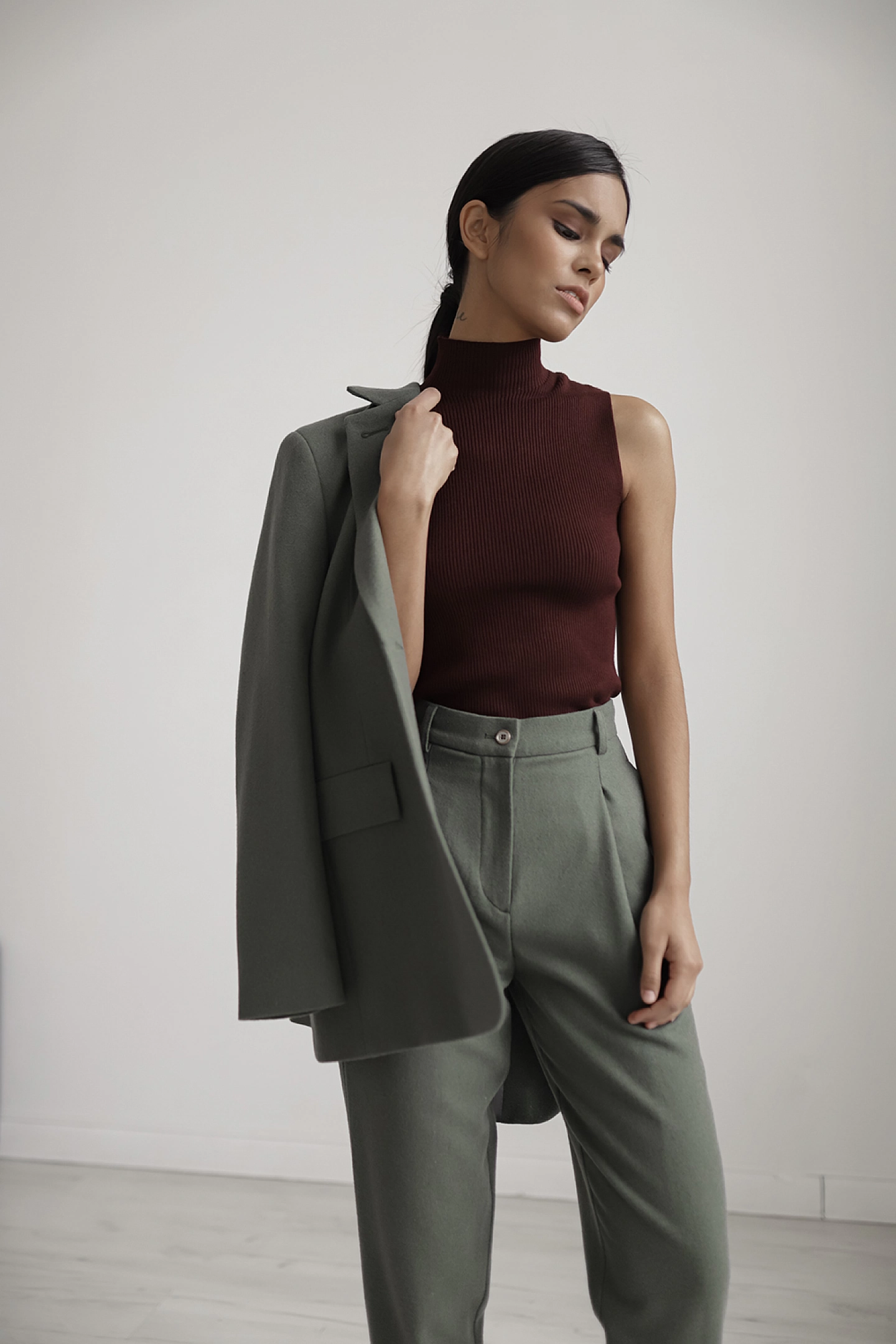 Брюки с защипами