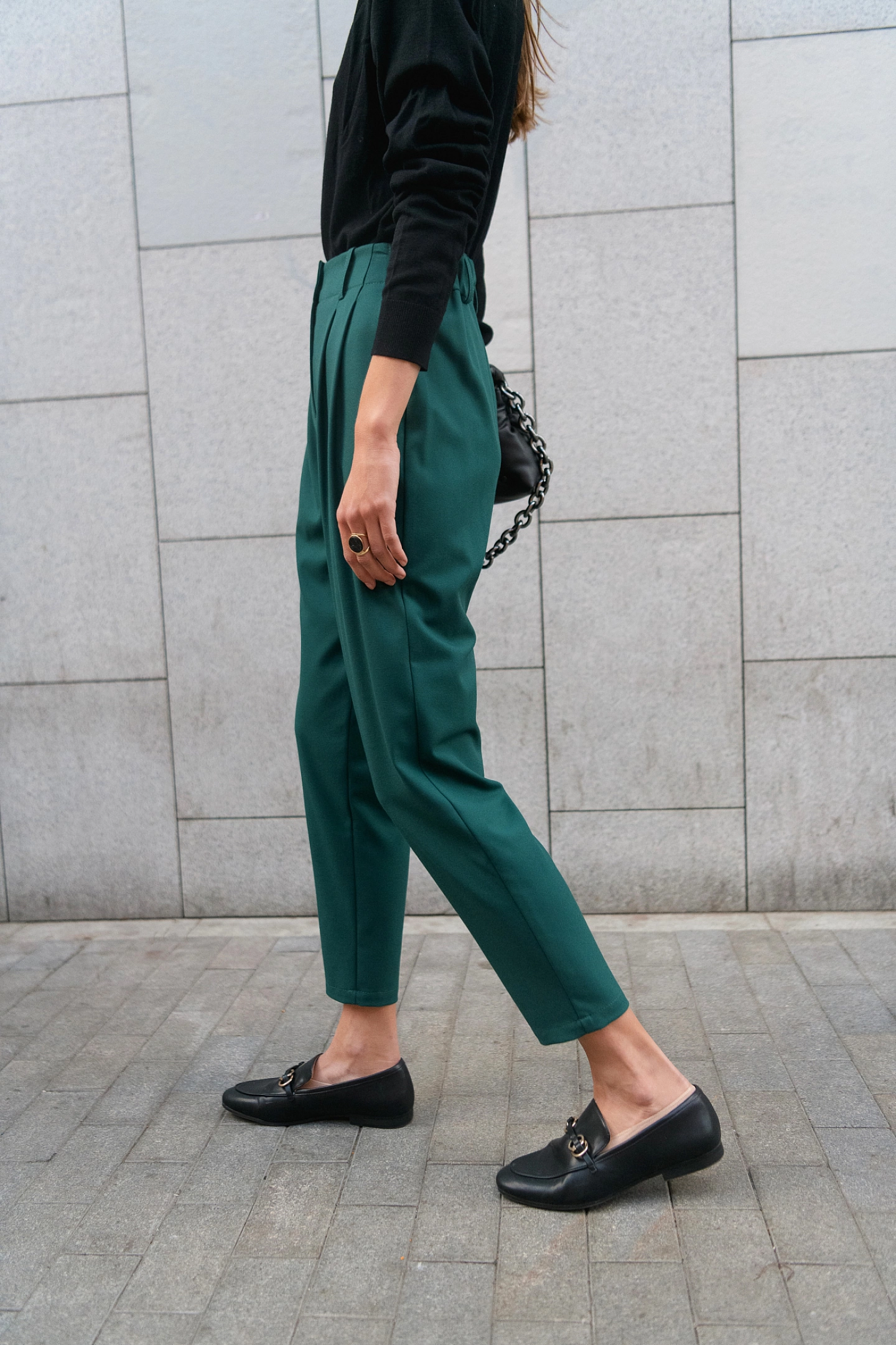 Жакет прямого кроя и брюки бананы без пояса