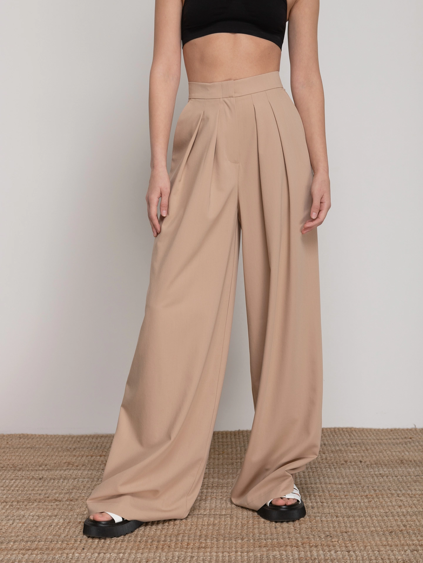 Брюки широкие с двумя складками