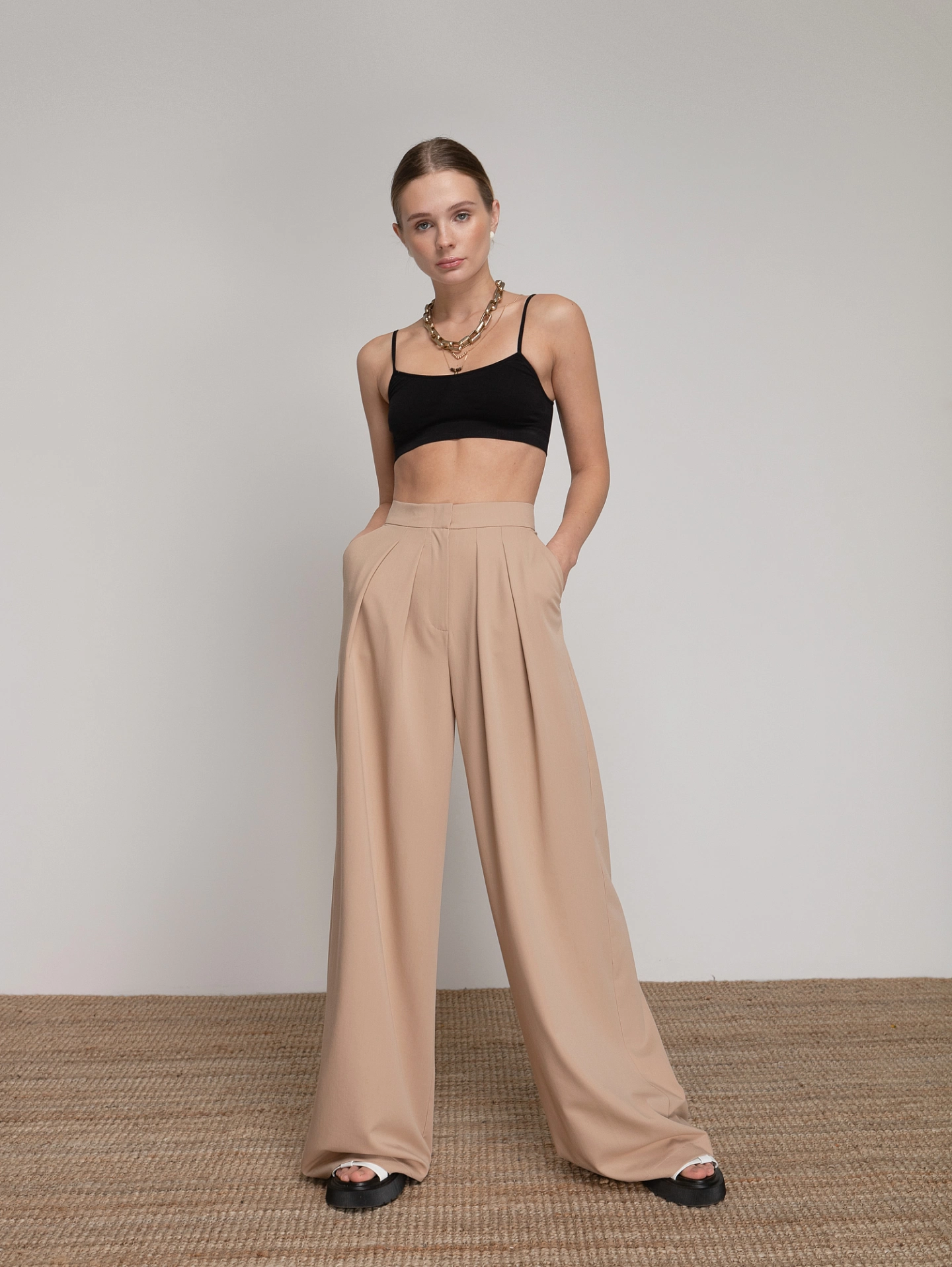 Брюки широкие с двумя складками