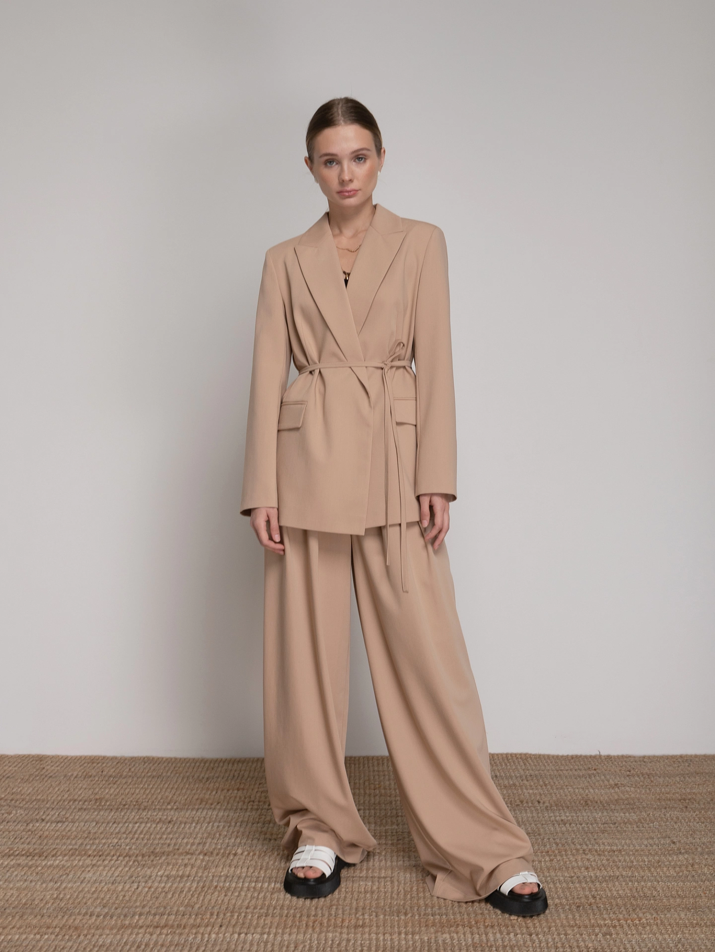 Жакет свободного кроя с узким поясом