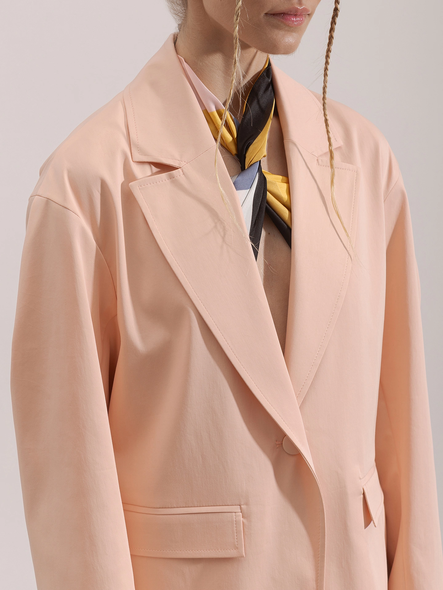 Жакет - куртка со спущенным плечом и юбка прямая