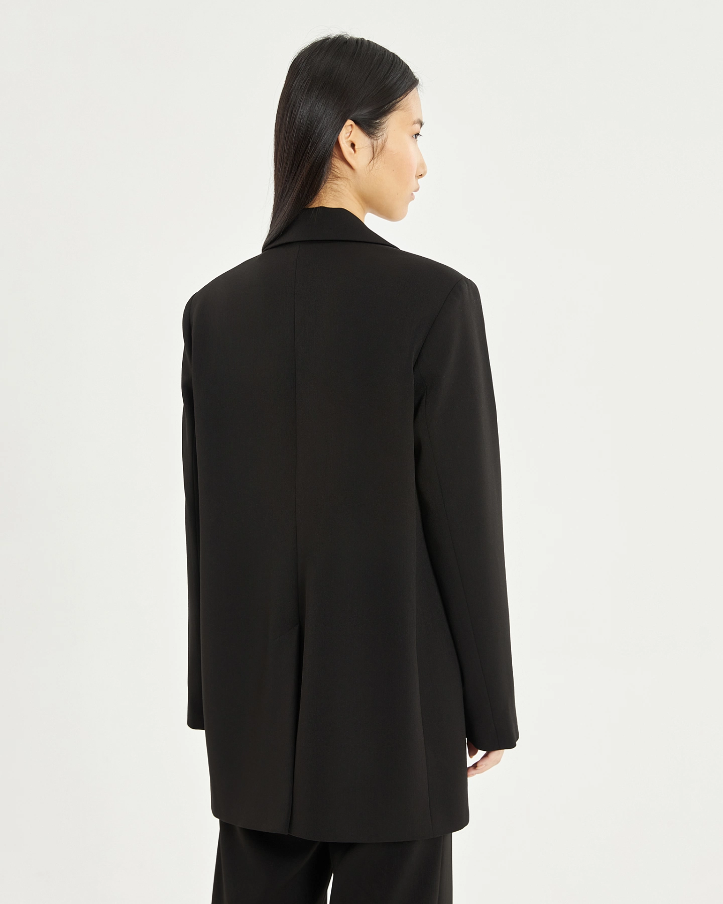 Жакет однобортный свободной формы и брюки - трубы