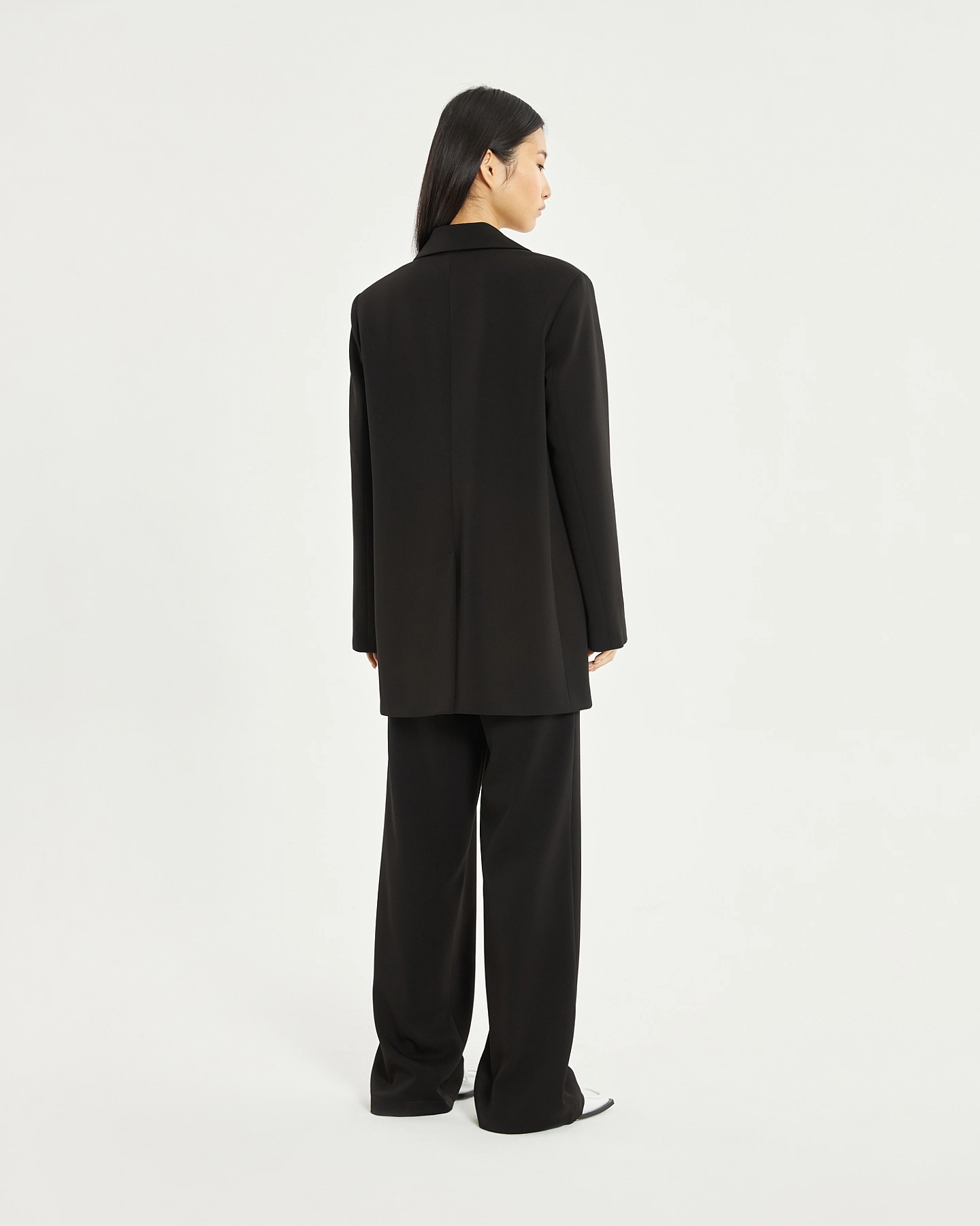 Жакет однобортный свободной формы и брюки - трубы