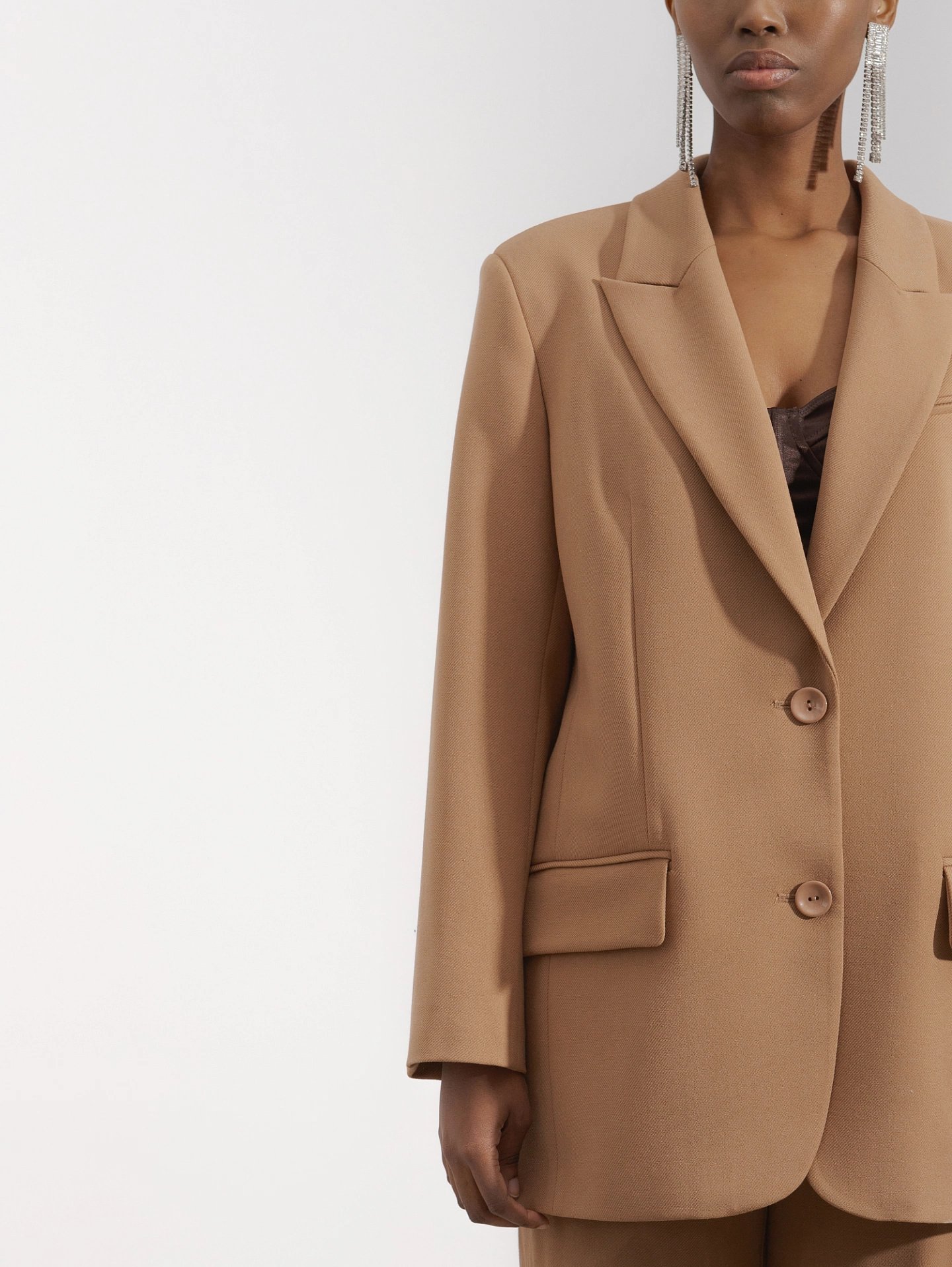 Жакет однобортный свободной формы и брюки - трубы